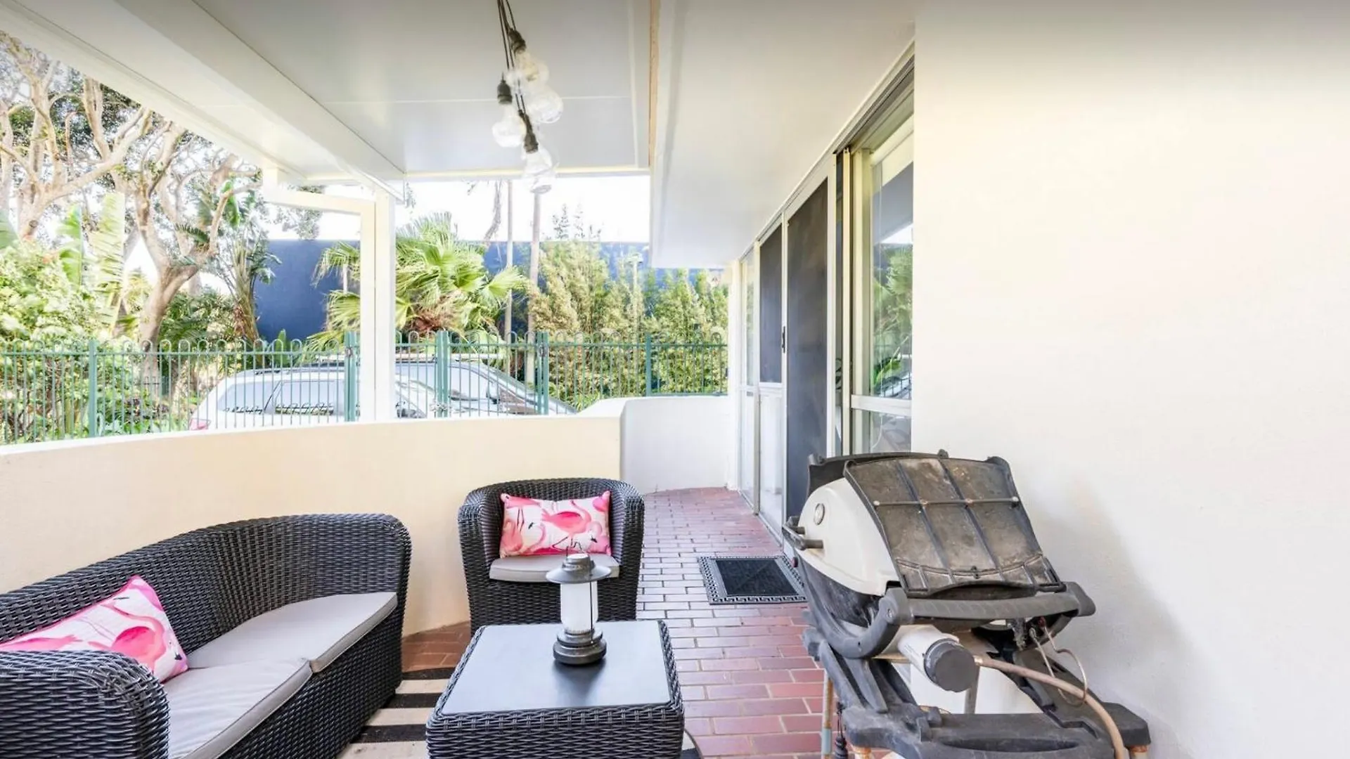 Apartment Beachside Beauty At Burleigh Pavilion! *