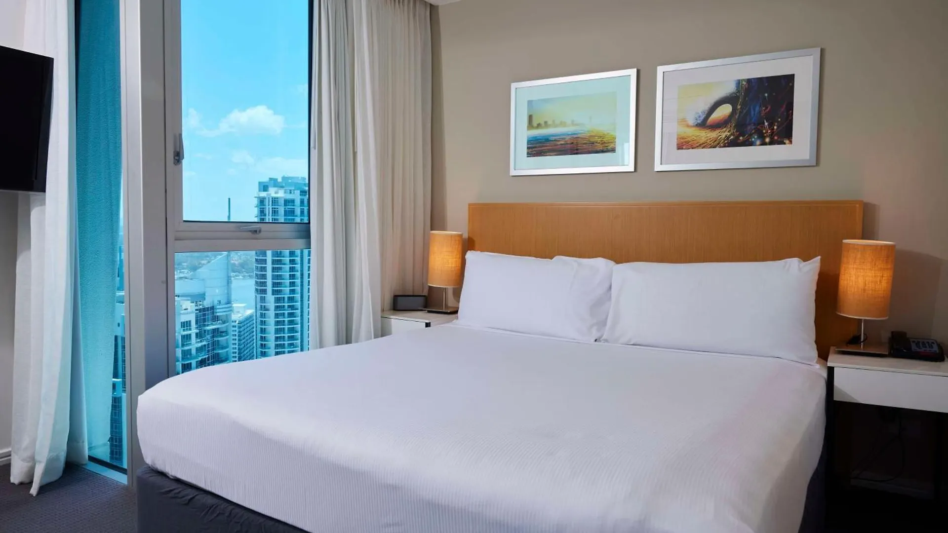 Hilton Surfers Paradise & Residences 5*
