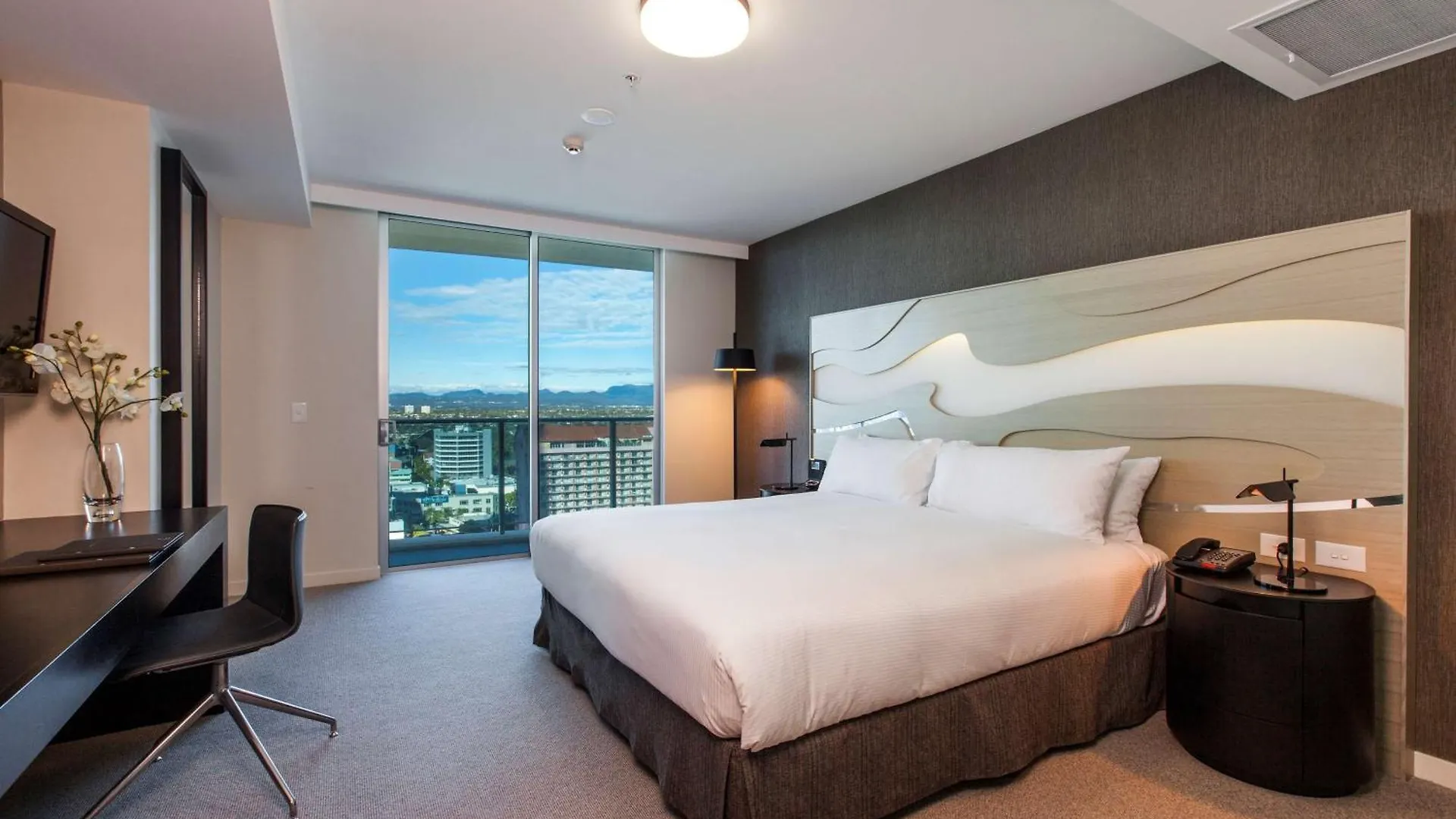 אתר נופש Hilton Surfers Paradise & Residences