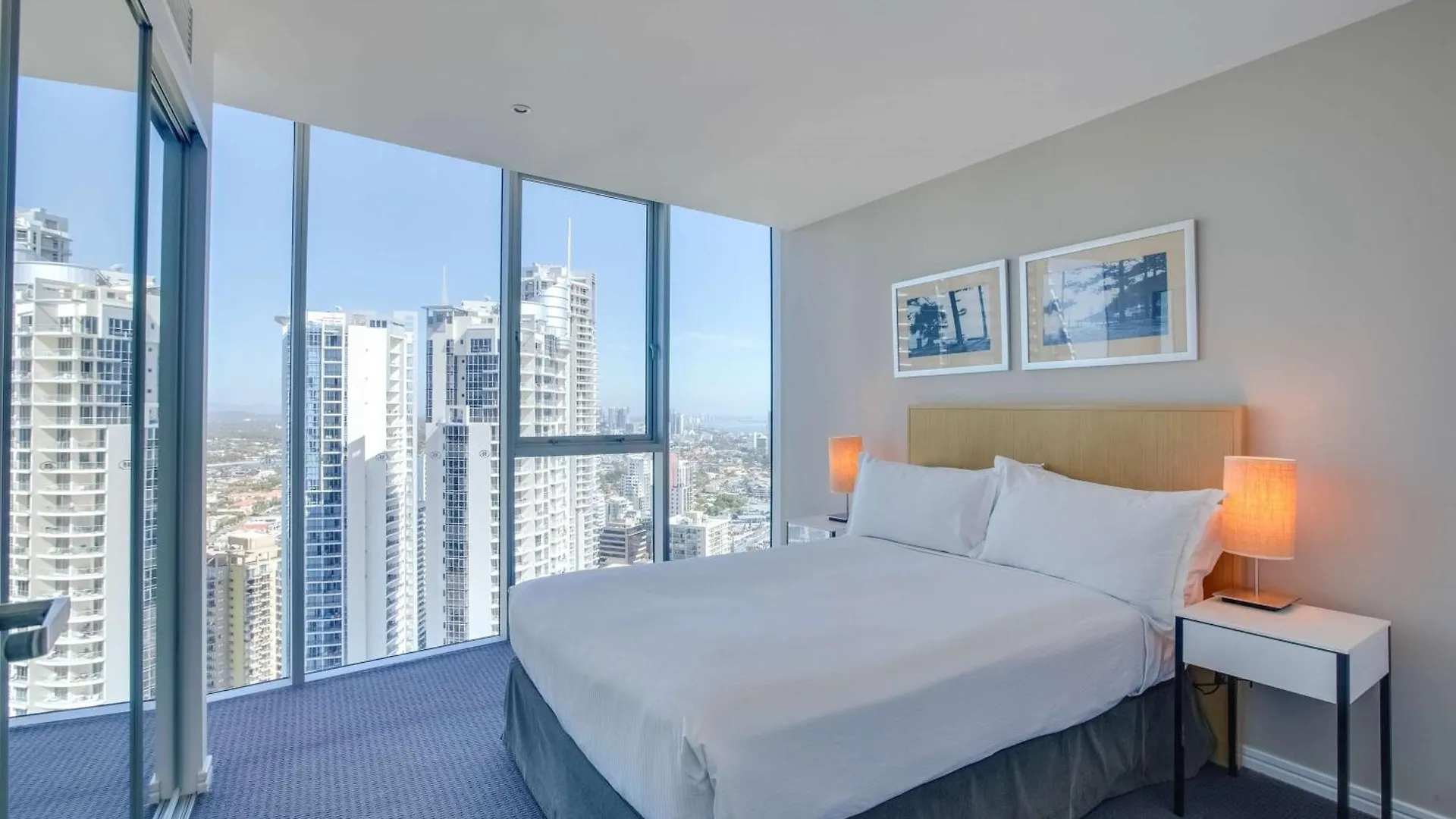 Hilton Surfers Paradise & Residences אתר נופש גולד קוסט