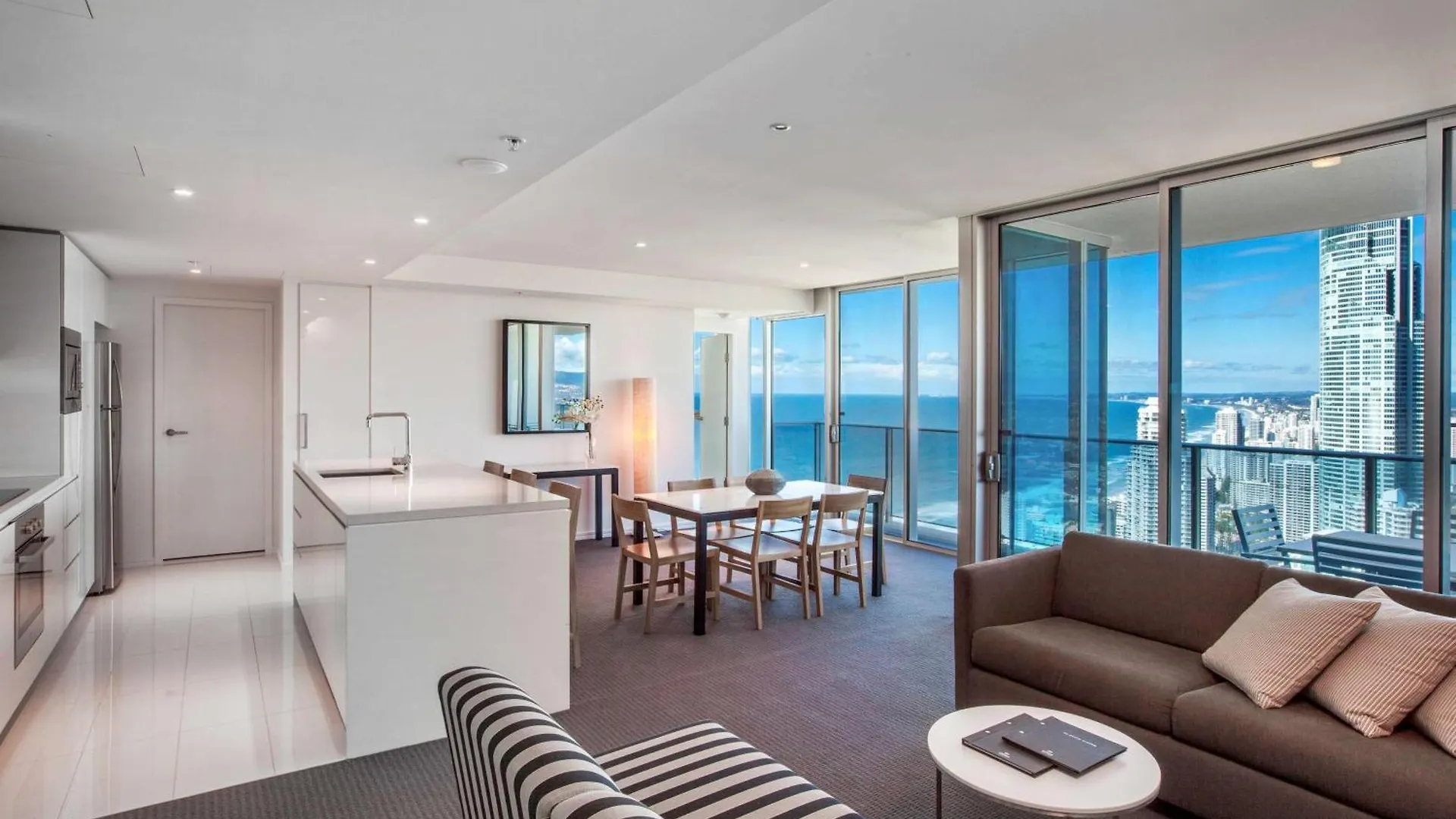 אתר נופש Hilton Surfers Paradise & Residences 5*