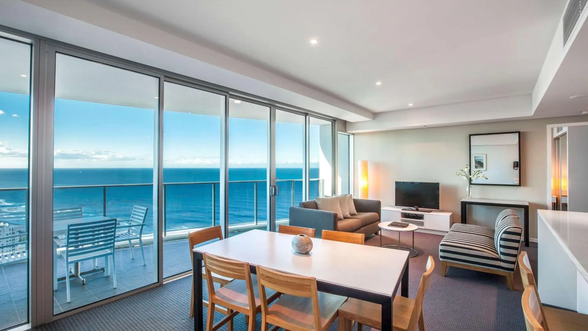Hilton Surfers Paradise & Residences 5*