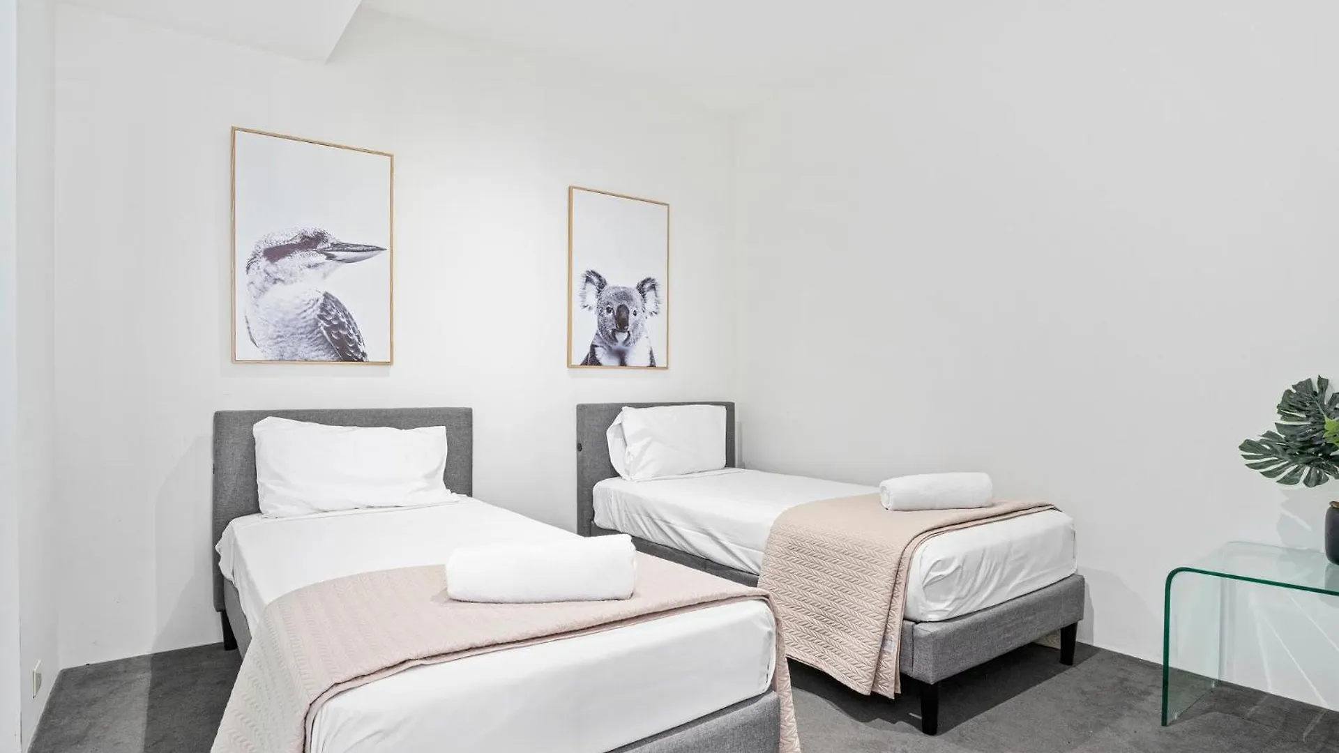 Circle On Cavill - Hosted By Coastal Letting Apartment Gold Coast