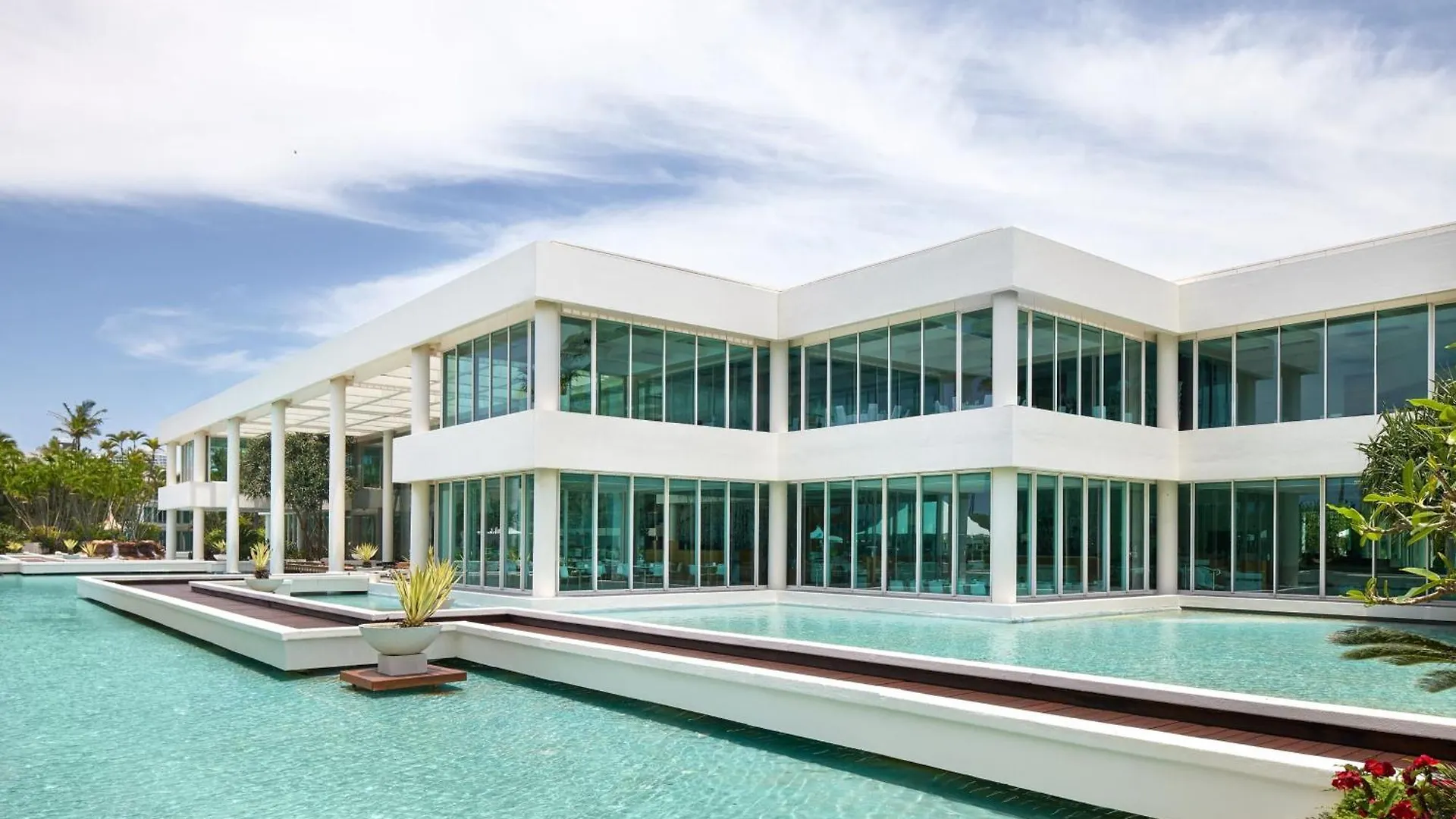 Sheraton Grand Mirage Resort 5*