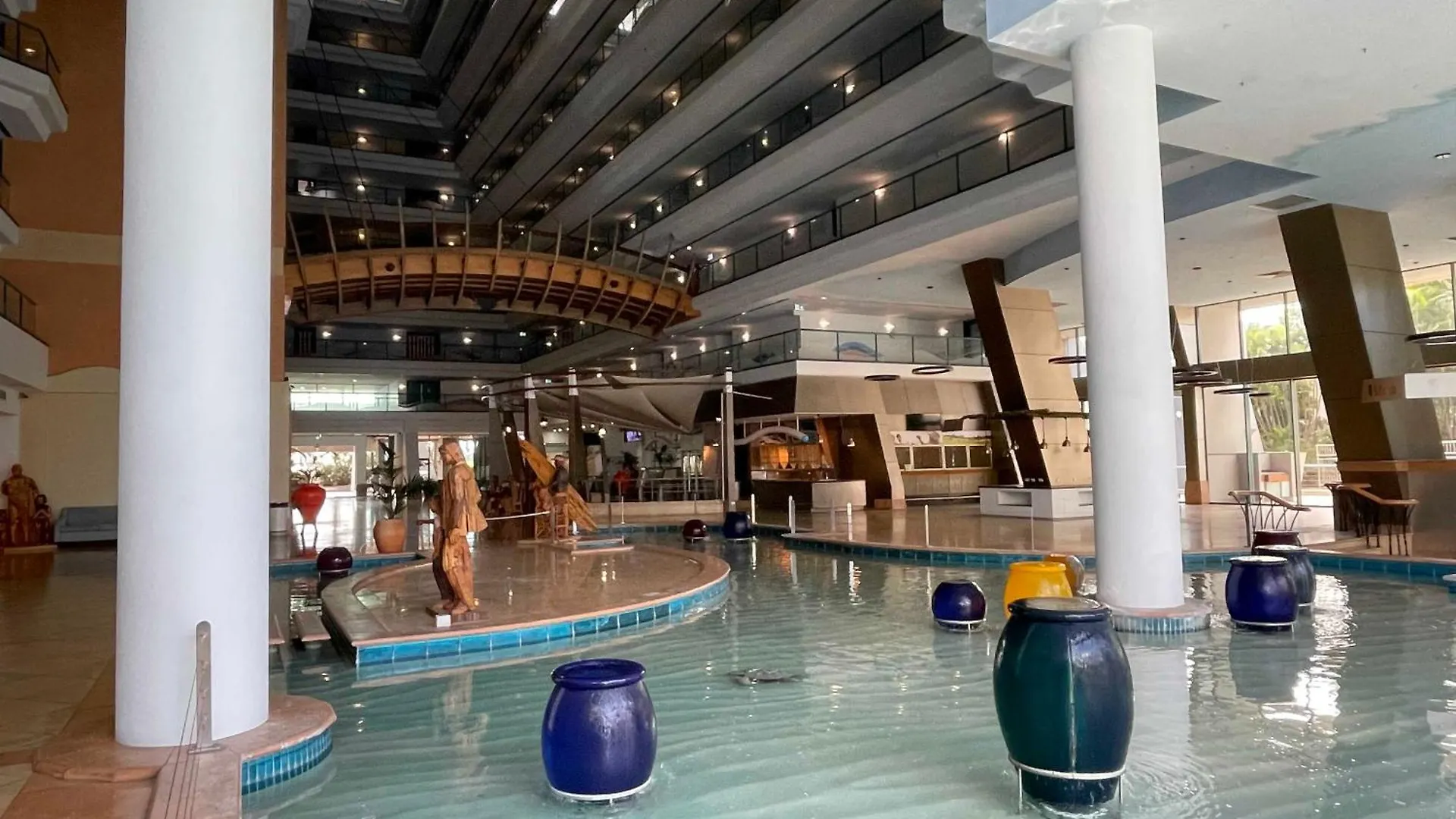 Crown Towers Apartment *