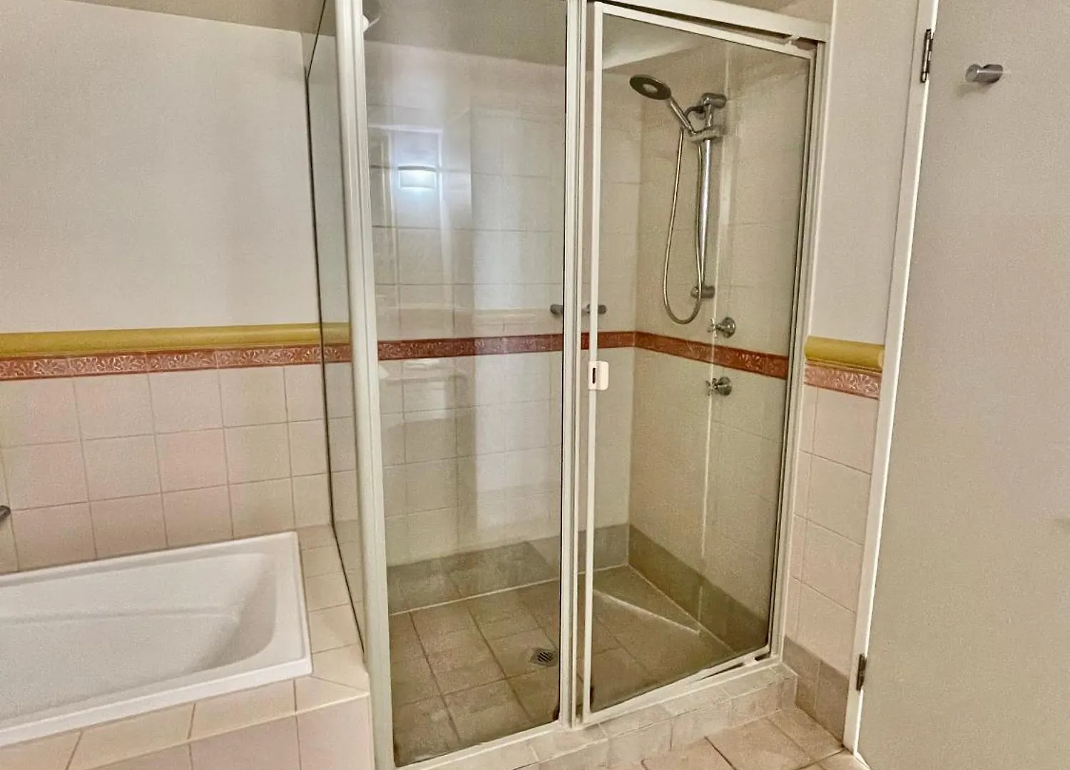 Crown Towers Apartment *