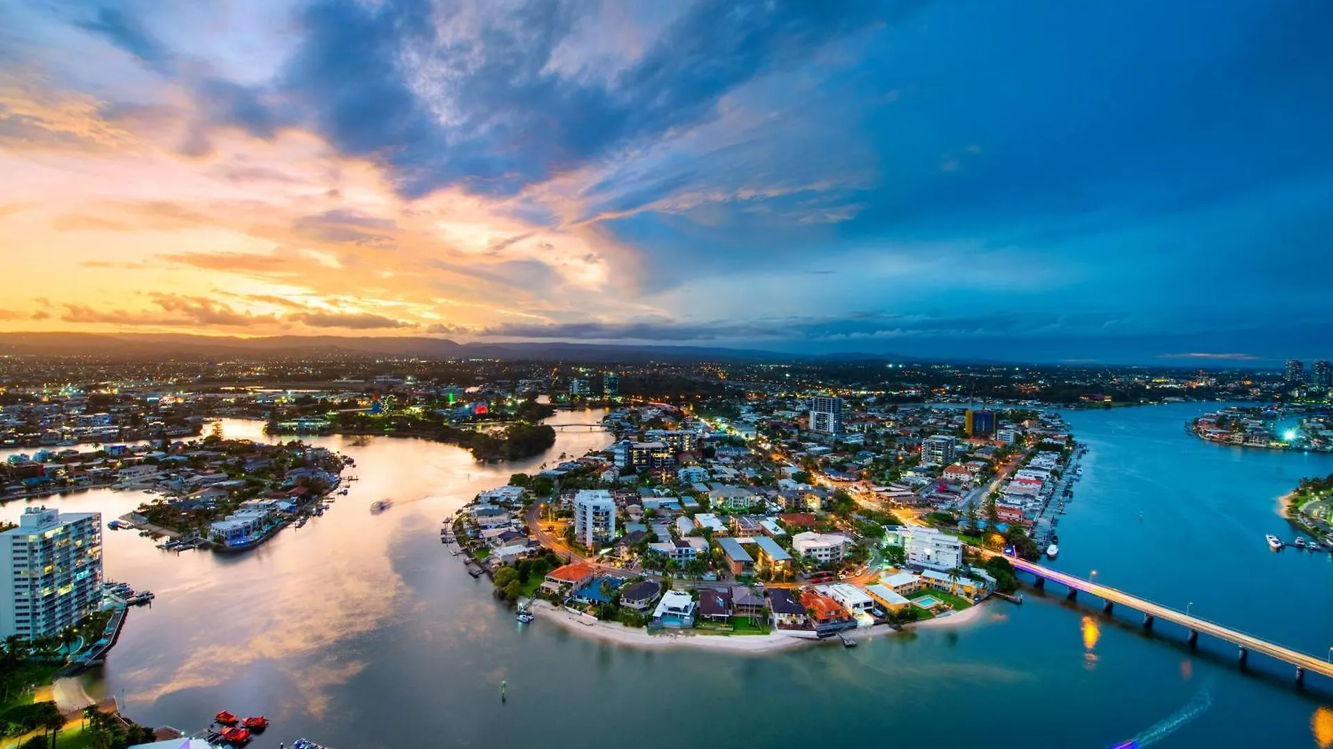 Circle On Cavill Surfers Paradise- 2 Bedroom Sky Apartment *