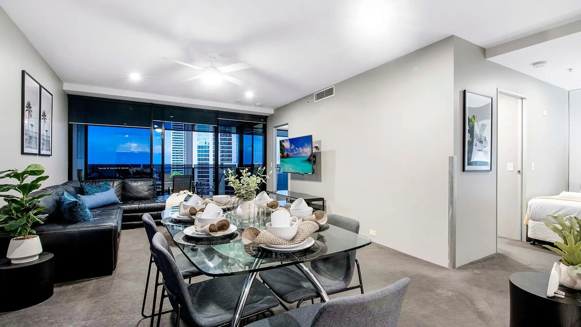 Apartment Ocean View With Balcony - Circle On Cavill - Location! - Self Contained & Privately Managed *