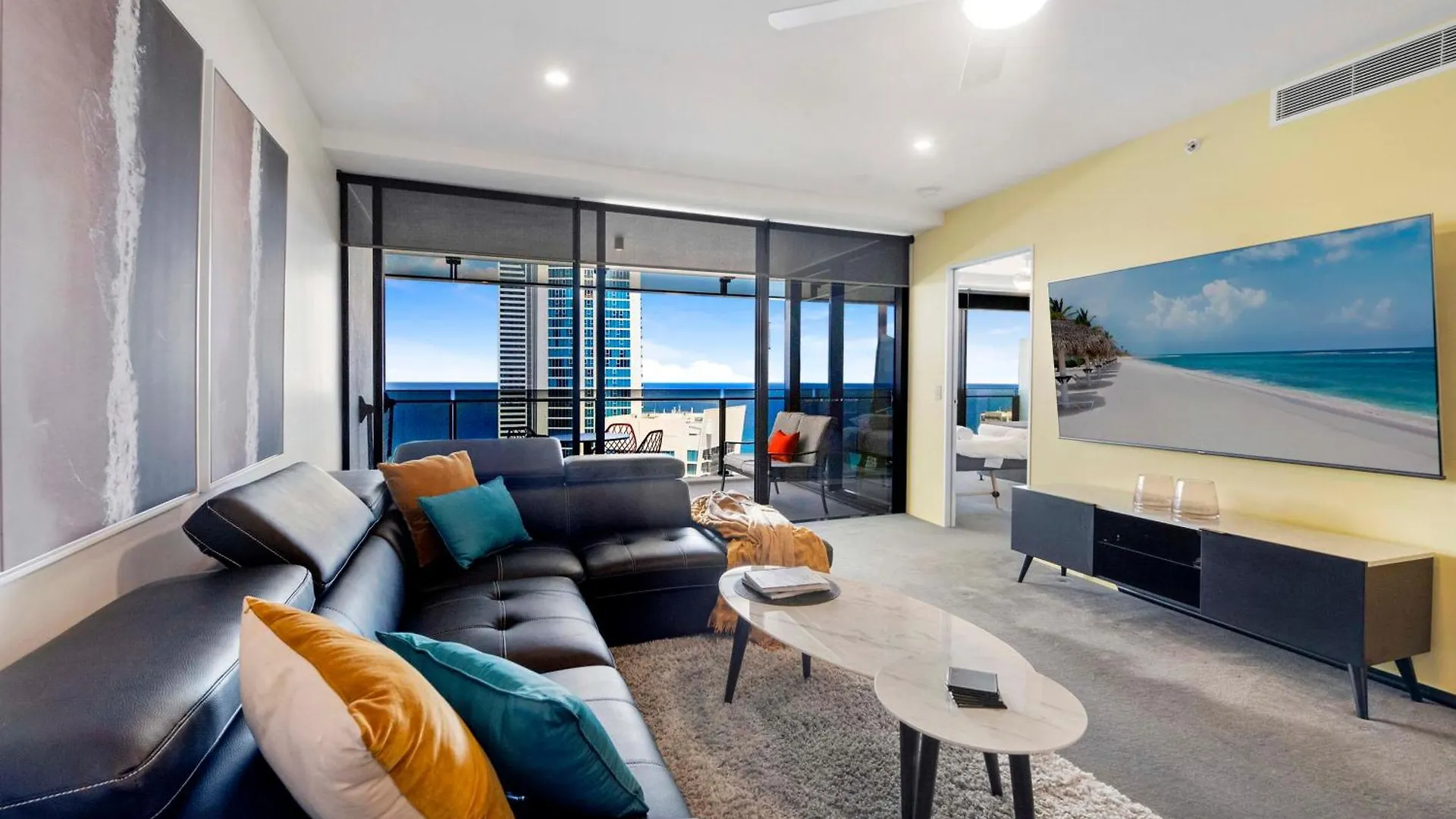 Ocean View With Balcony - Circle On Cavill - Location! - Self Contained & Privately Managed Gold Coast