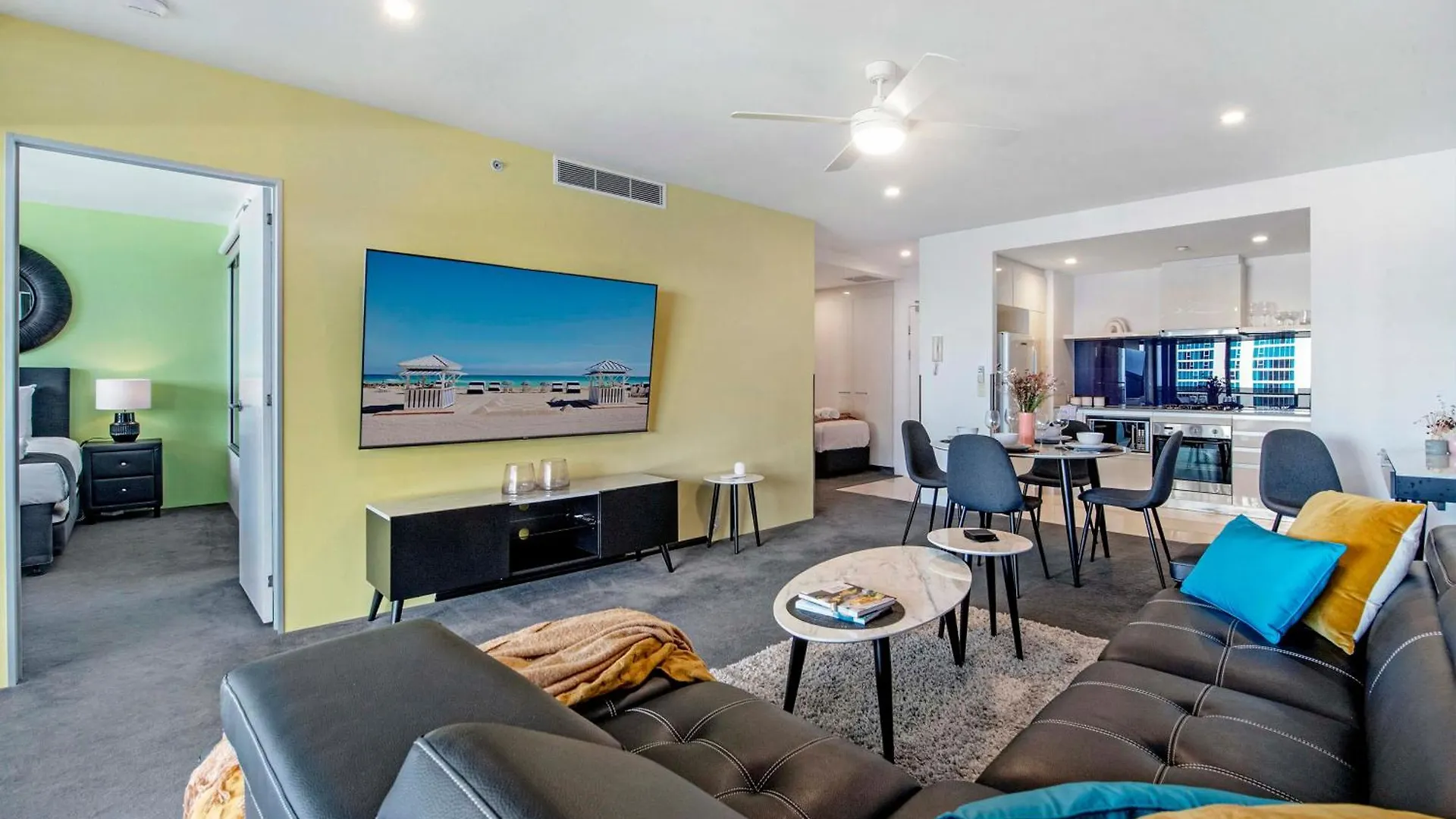 Ocean View With Balcony - Circle On Cavill - Location! - Self Contained & Privately Managed *