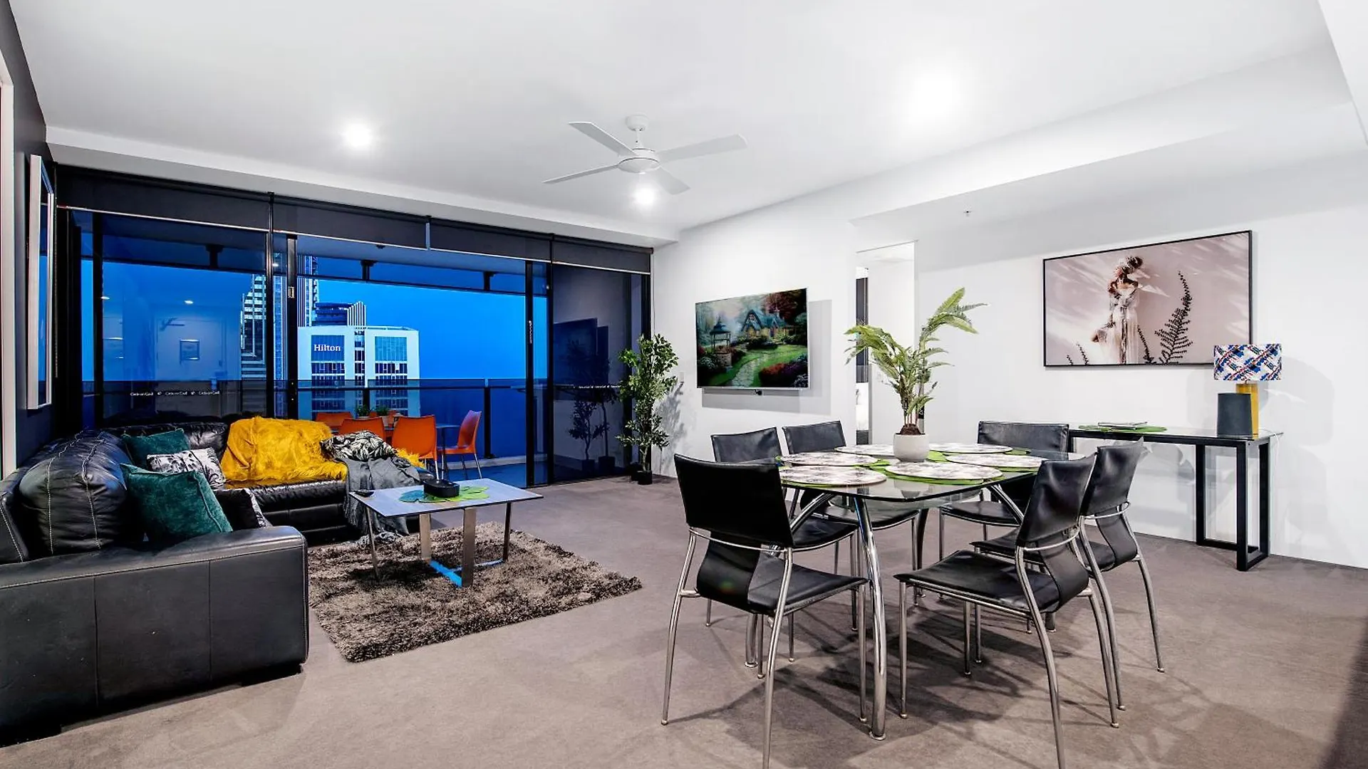 Apartment Ocean View With Balcony - Circle On Cavill - Location! - Self Contained & Privately Managed *