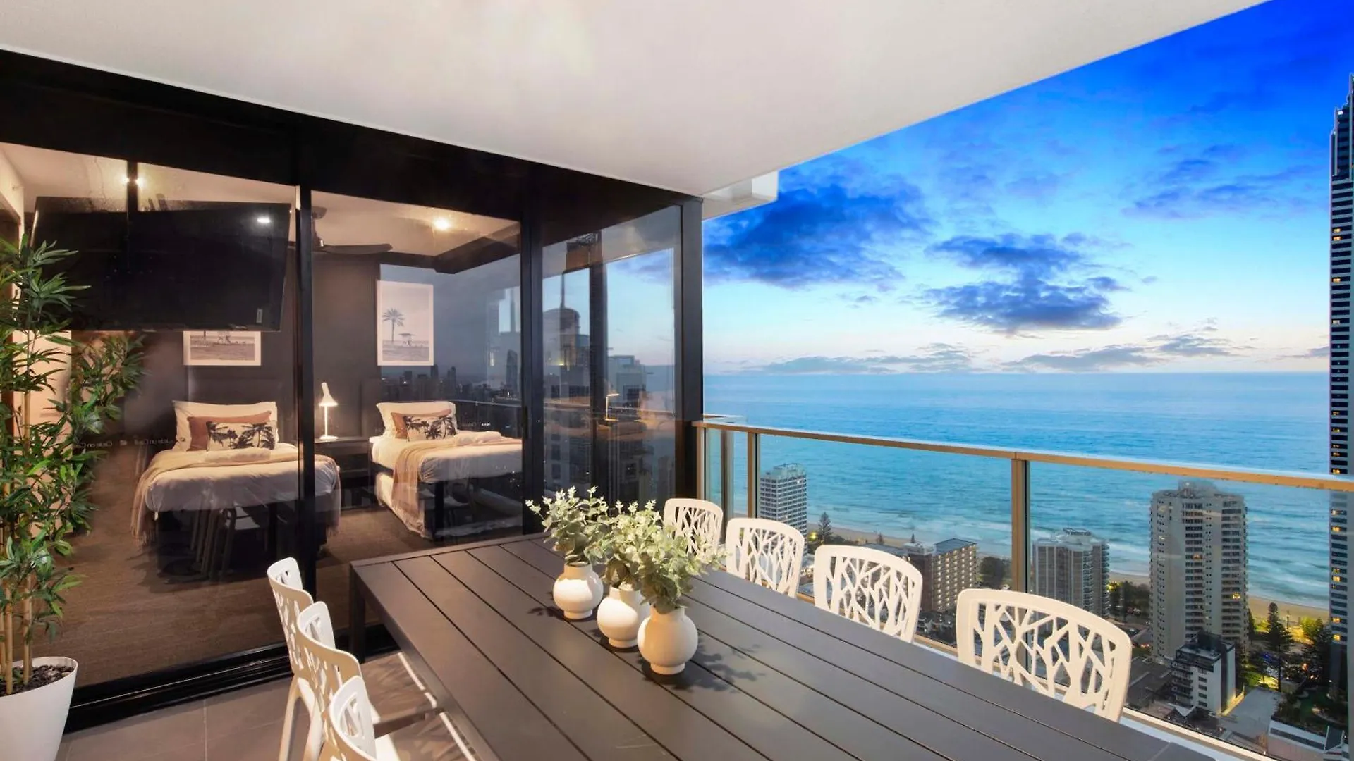 Ocean View With Balcony - Circle On Cavill - Location! - Self Contained & Privately Managed Apartment