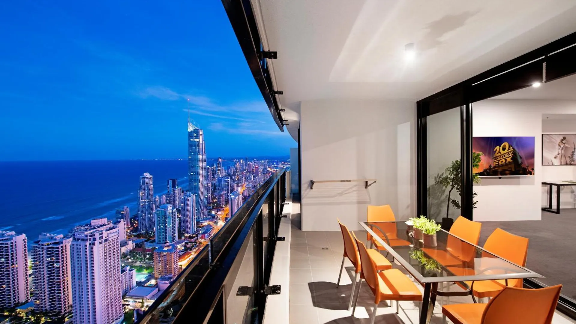 Ocean View With Balcony - Circle On Cavill - Location! - Self Contained & Privately Managed Apartment Gold Coast