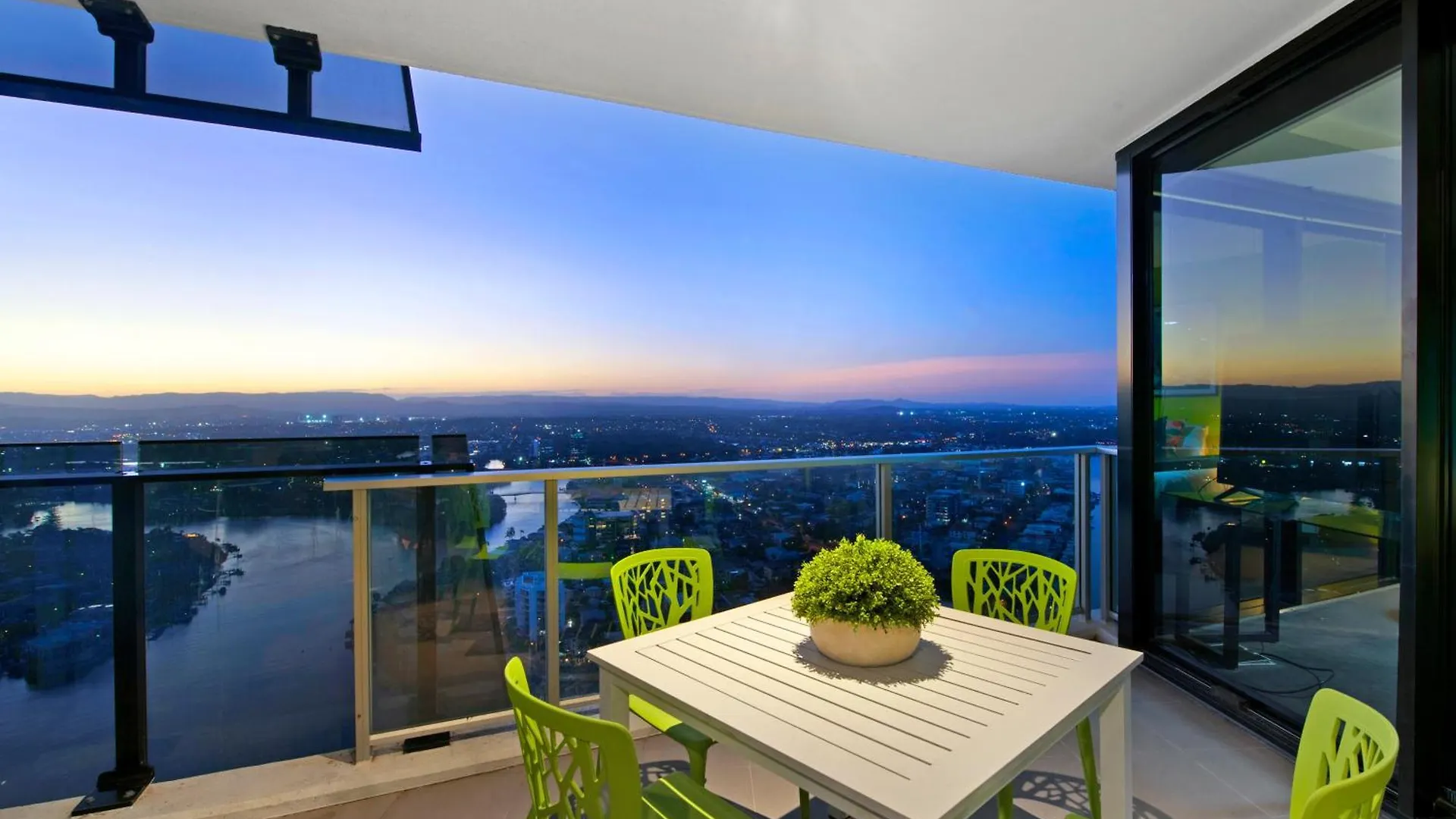 Two Bedroom Self Contained - Circle On Cavill - Privately Managed Apartment *