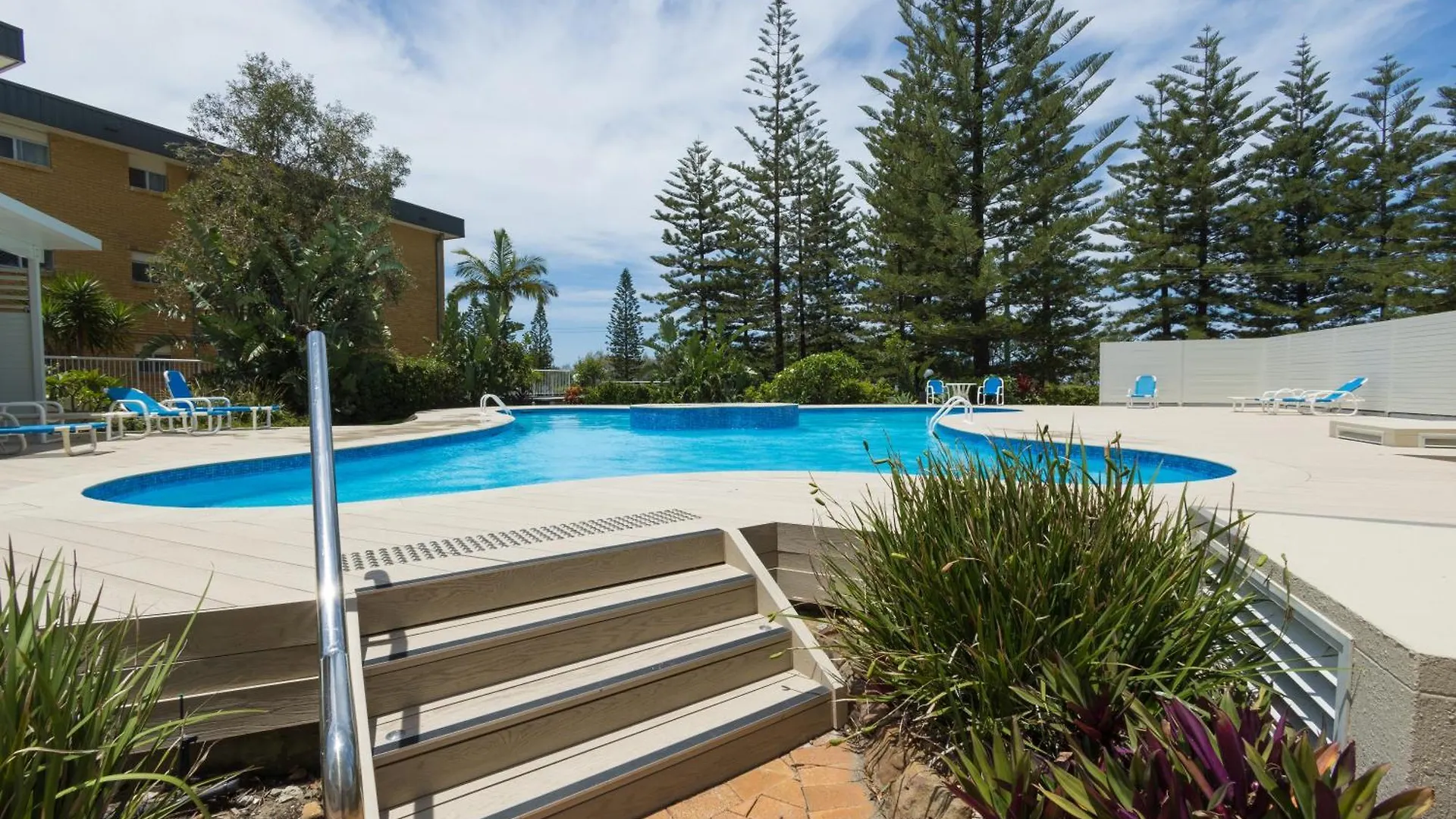 Burleigh Surf 4*