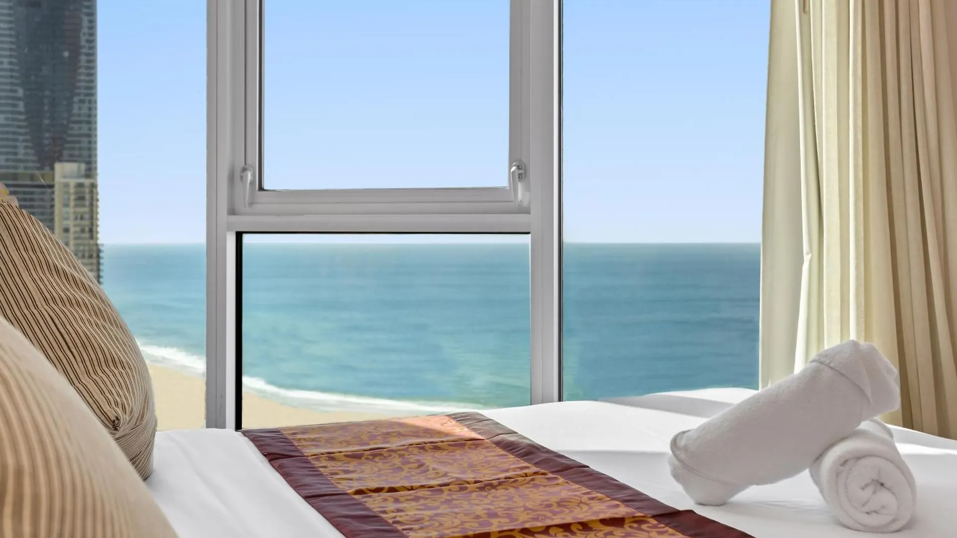 H Star Residences-- Paradise Stayz * Gold Coast