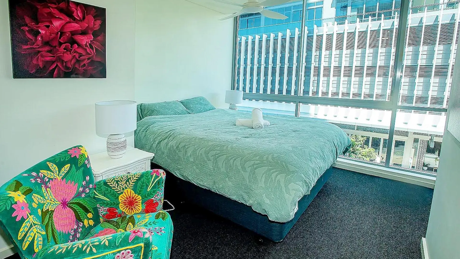 Exquisitely Furnished 2 Bedroom Apartment! Apartman