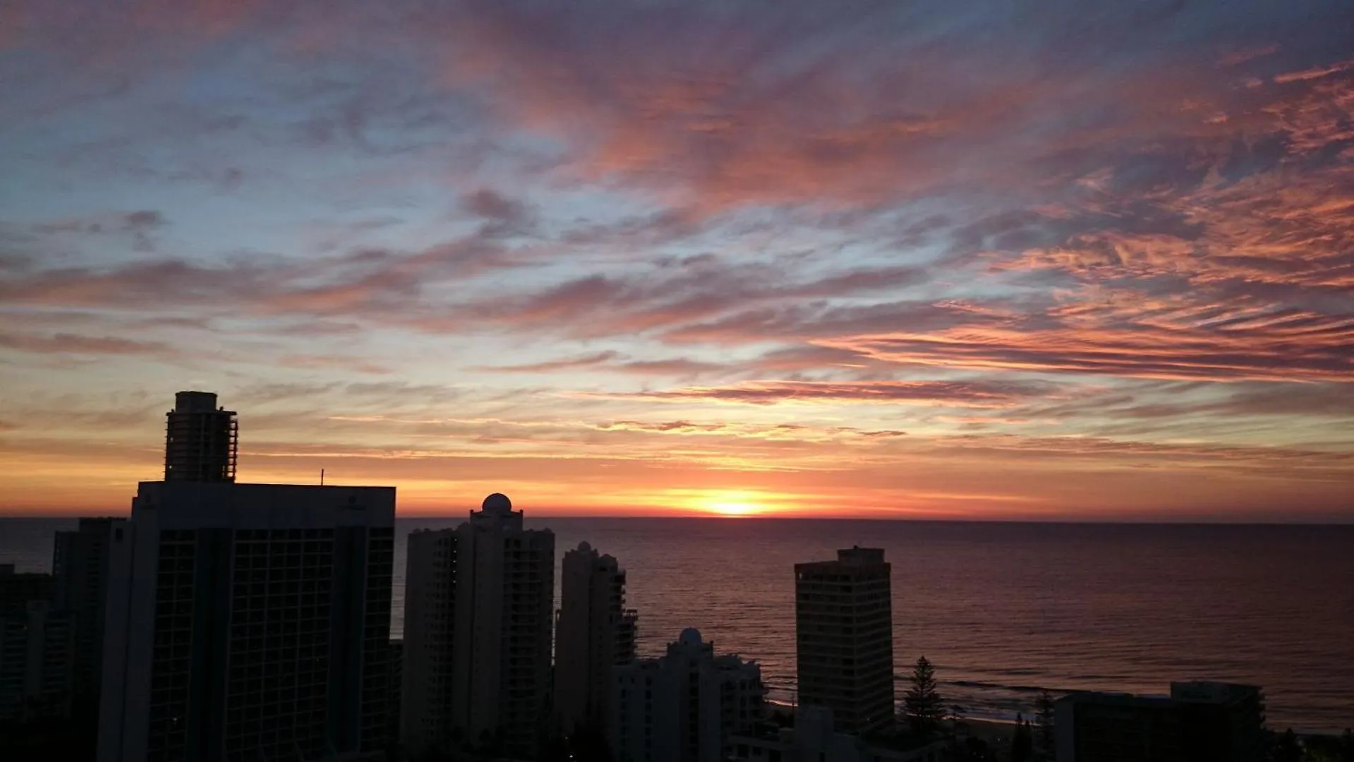 Modern 2br In Chevron Renaissance Apartment Gold Coast