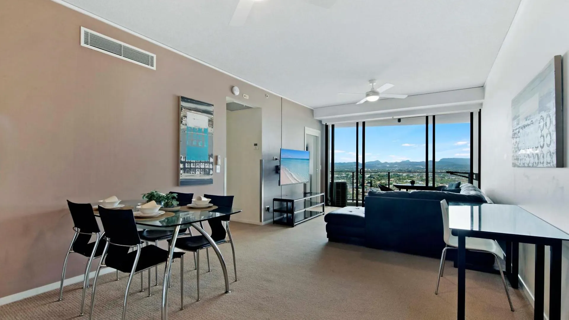 Sierra Grand Broadbeach - Self Contained & Privately Managed *