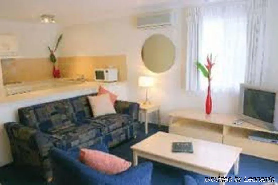 Golden Shores Club *