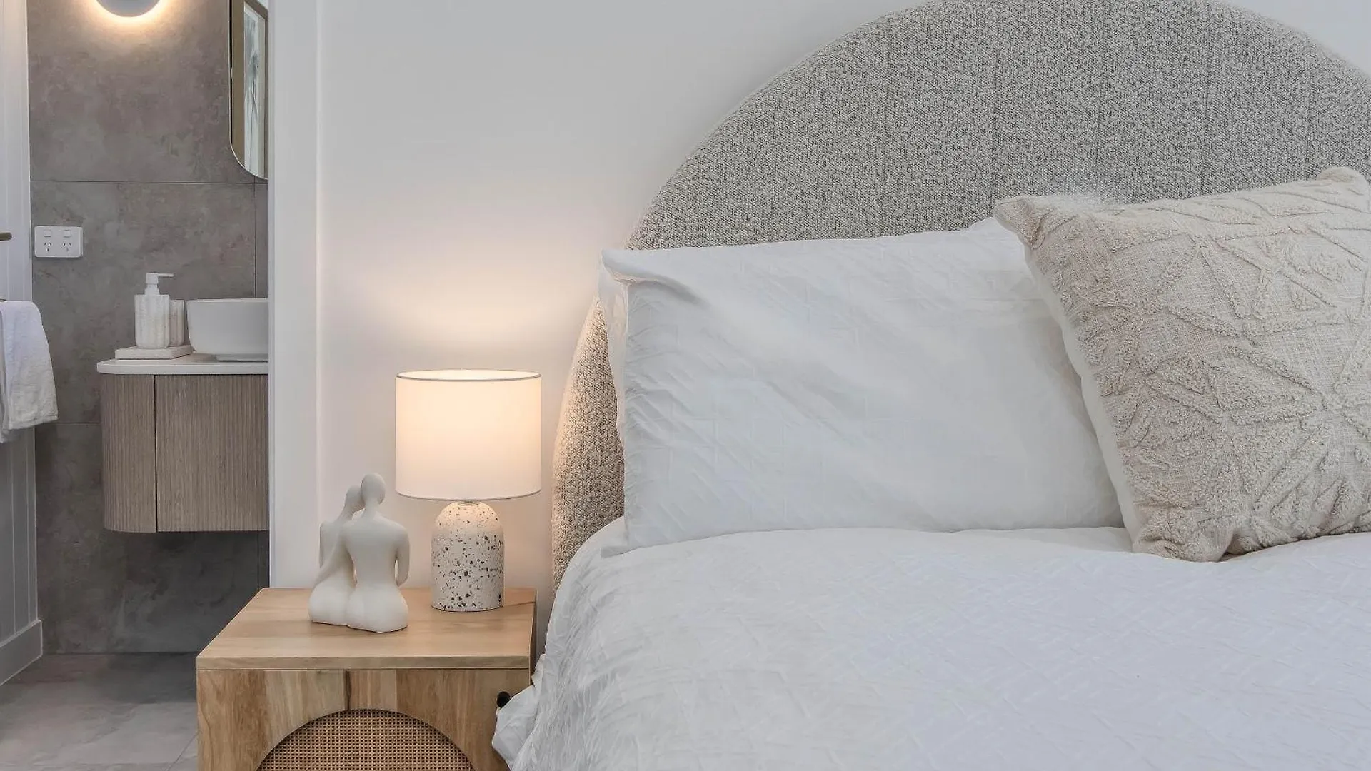 Luxury Mermaid Waters Holiday home