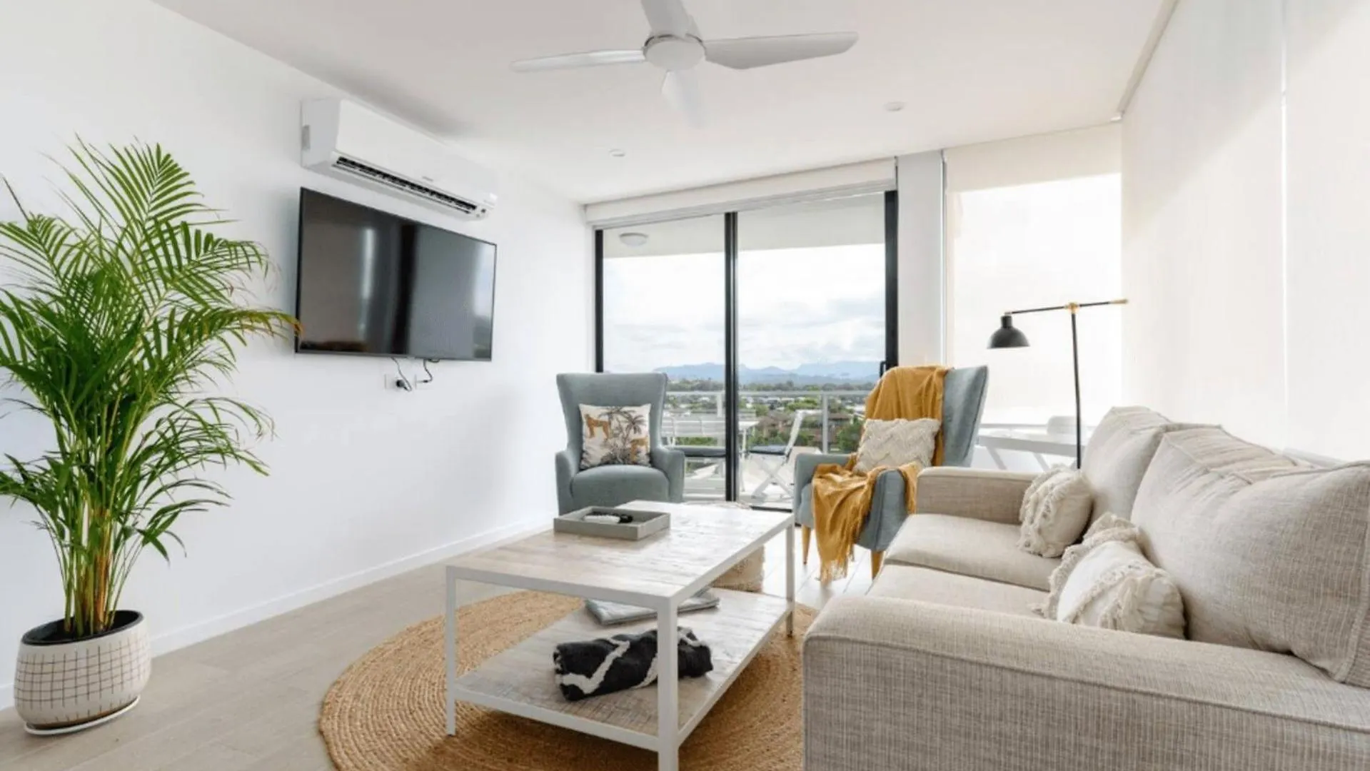 Palm Escape With Rooftop Pool - Coasthm Gold Coast