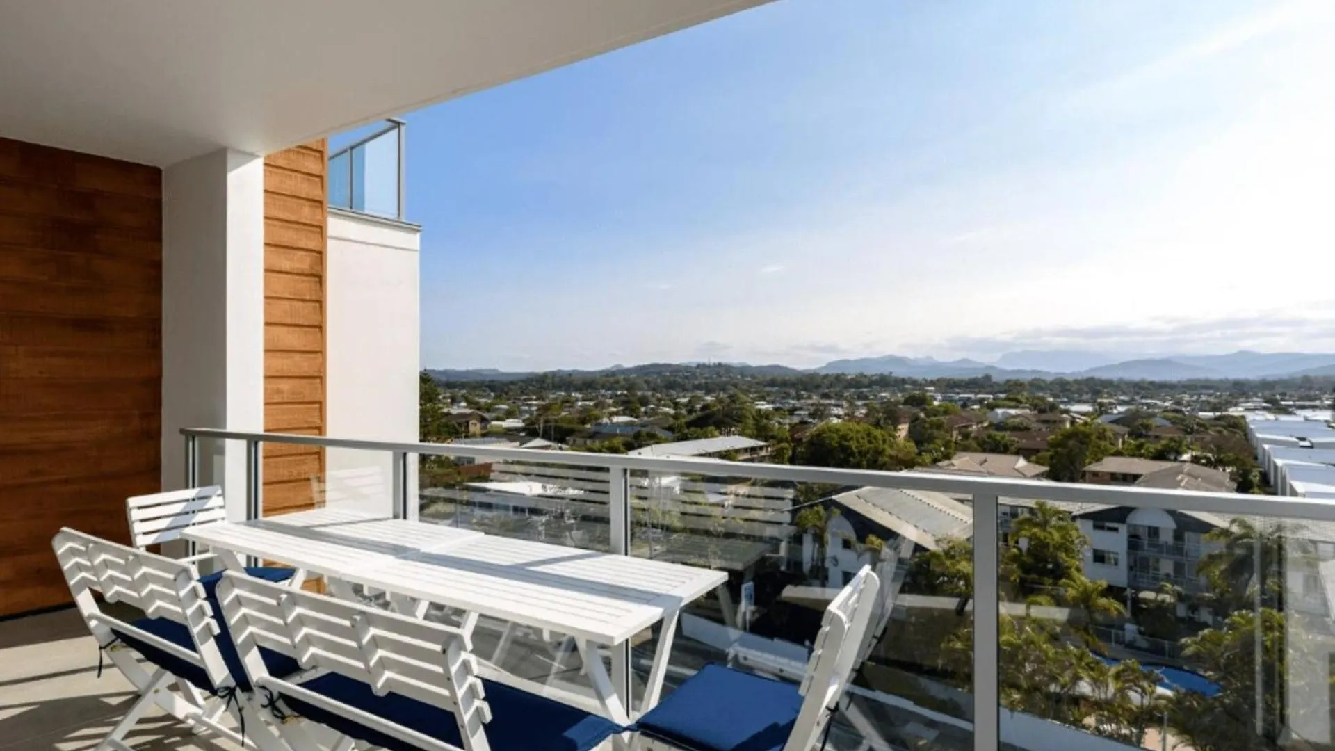 Palm Escape With Rooftop Pool - Coasthm Daire