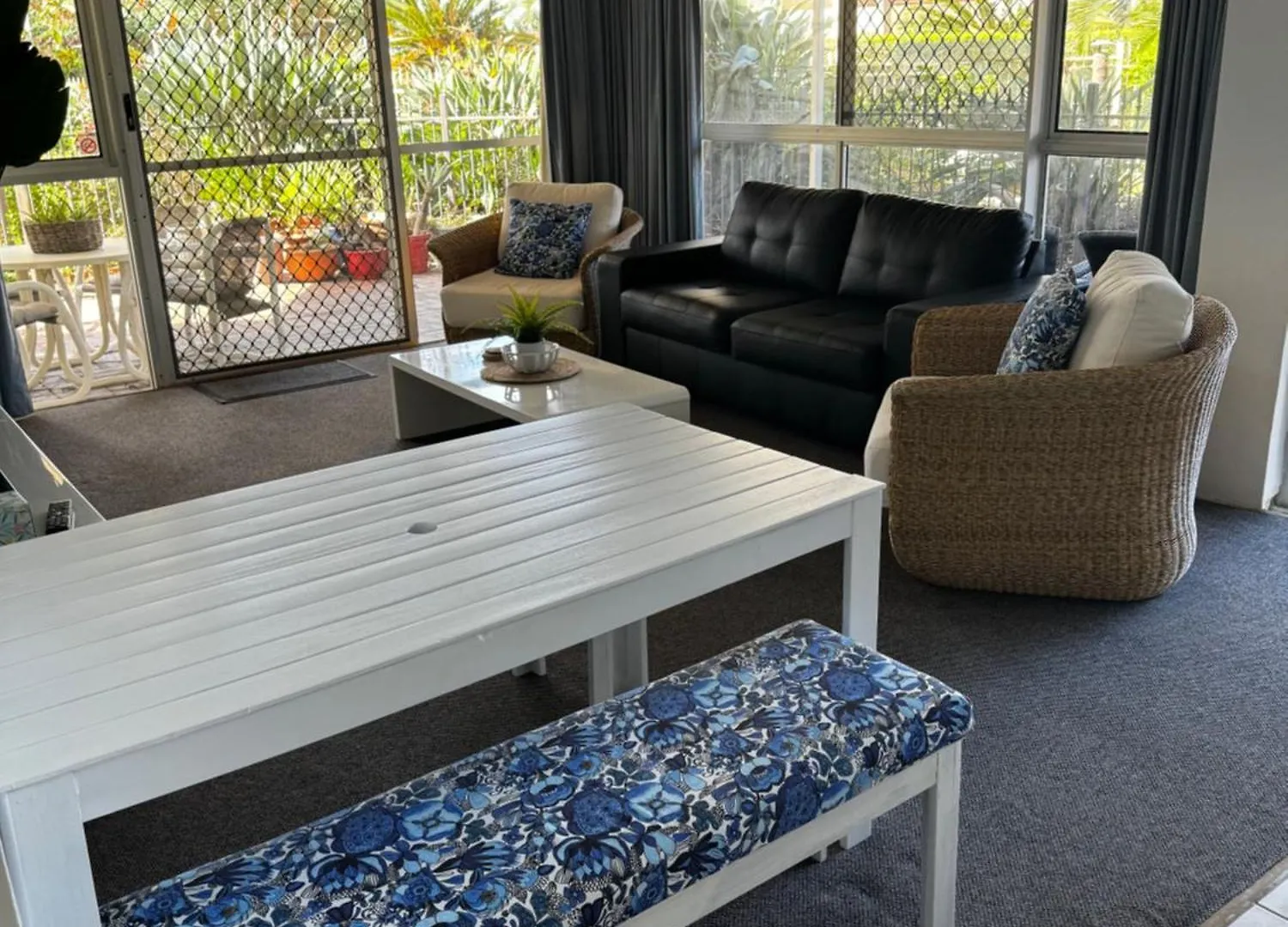 Apartment Surfers Beachside Retreat