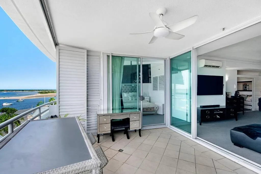 Exceptional Luxury ~ Broadwater Beauty ~ Free Parking ~ Location Apartment Gold Coast