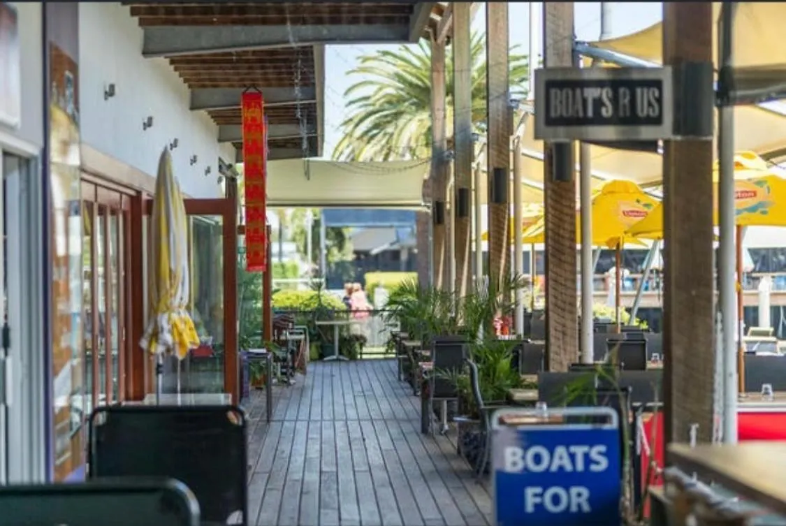 Large Studio In The Heart Of Hope Island & Sanctuary Cove Guest house Gold Coast