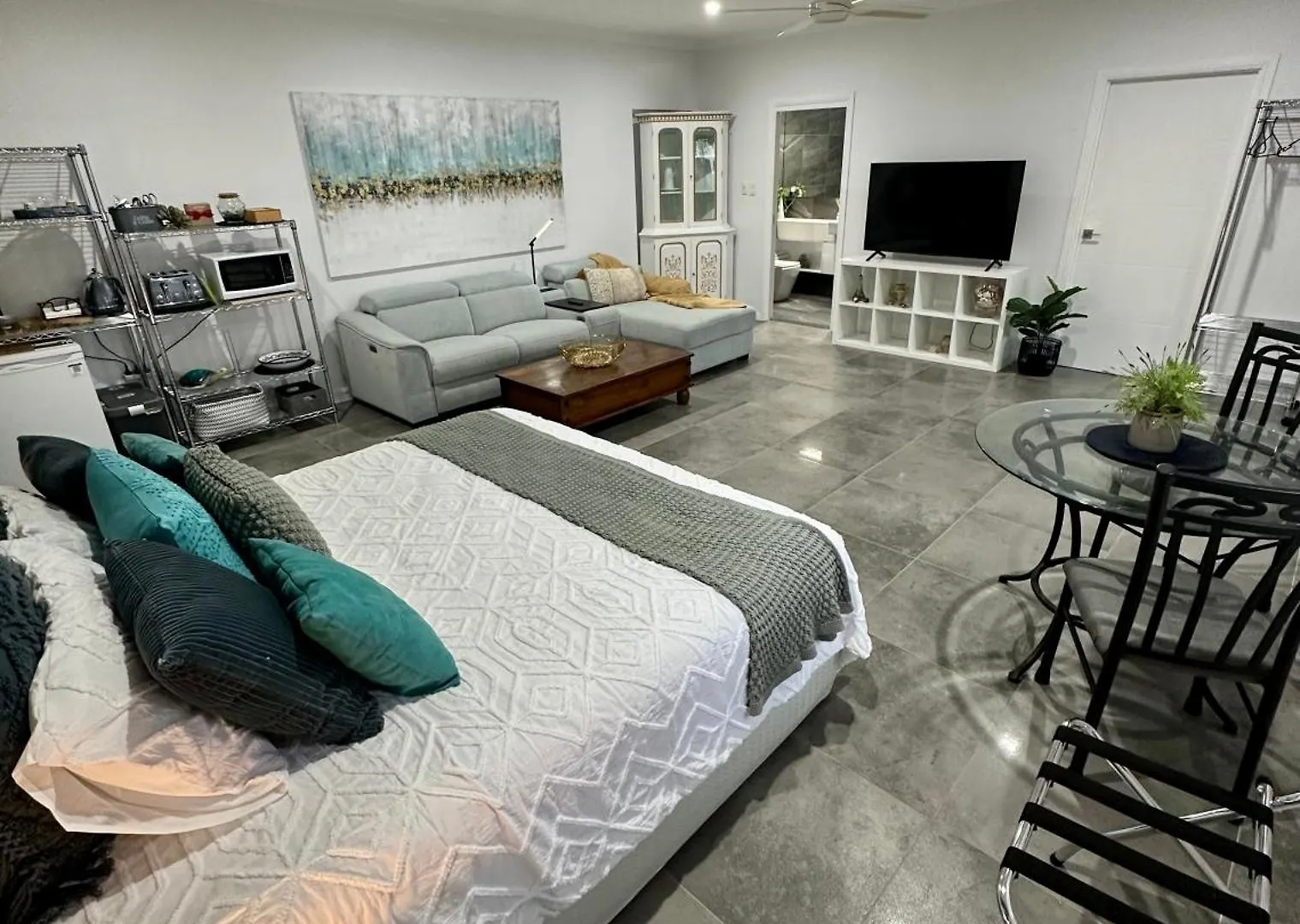 Large Studio In The Heart Of Hope Island & Sanctuary Cove Guest house *