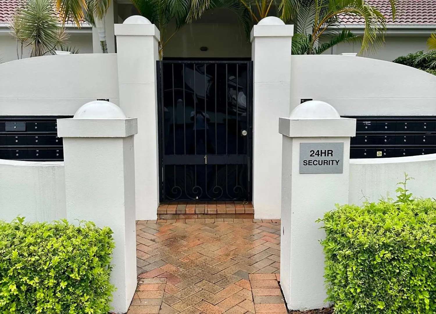 Large Studio In The Heart Of Hope Island & Sanctuary Cove Gold Coast