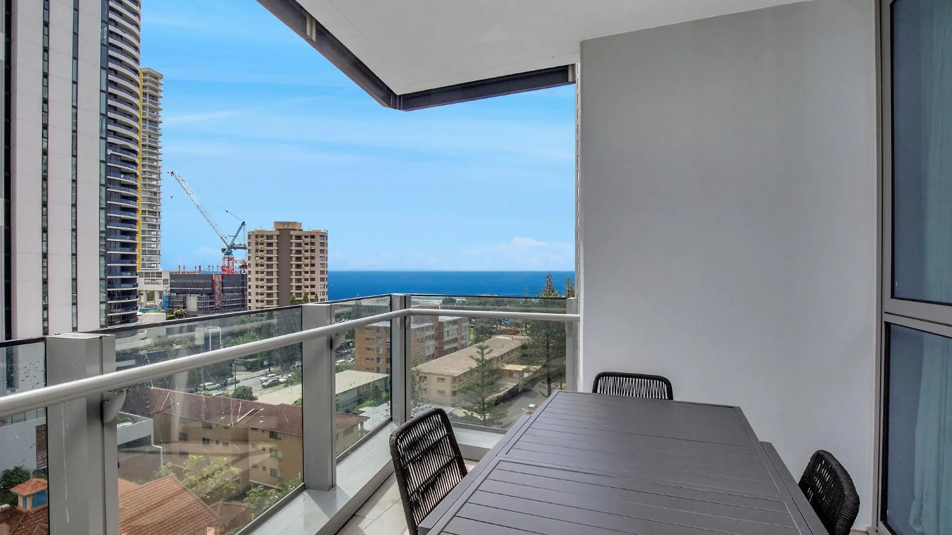 Apartment Signature Ocean Views 9th Floor 2 Bed 2 Bath Free Parking