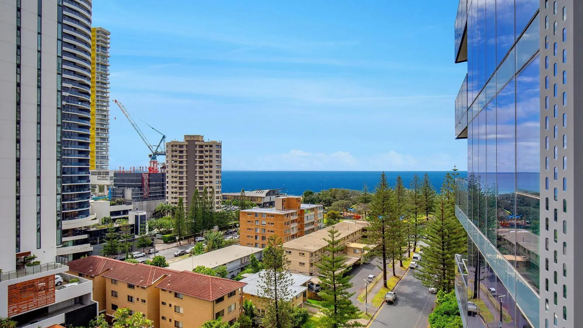 Signature Ocean Views 9th Floor 2 Bed 2 Bath Free Parking * Gold Coast