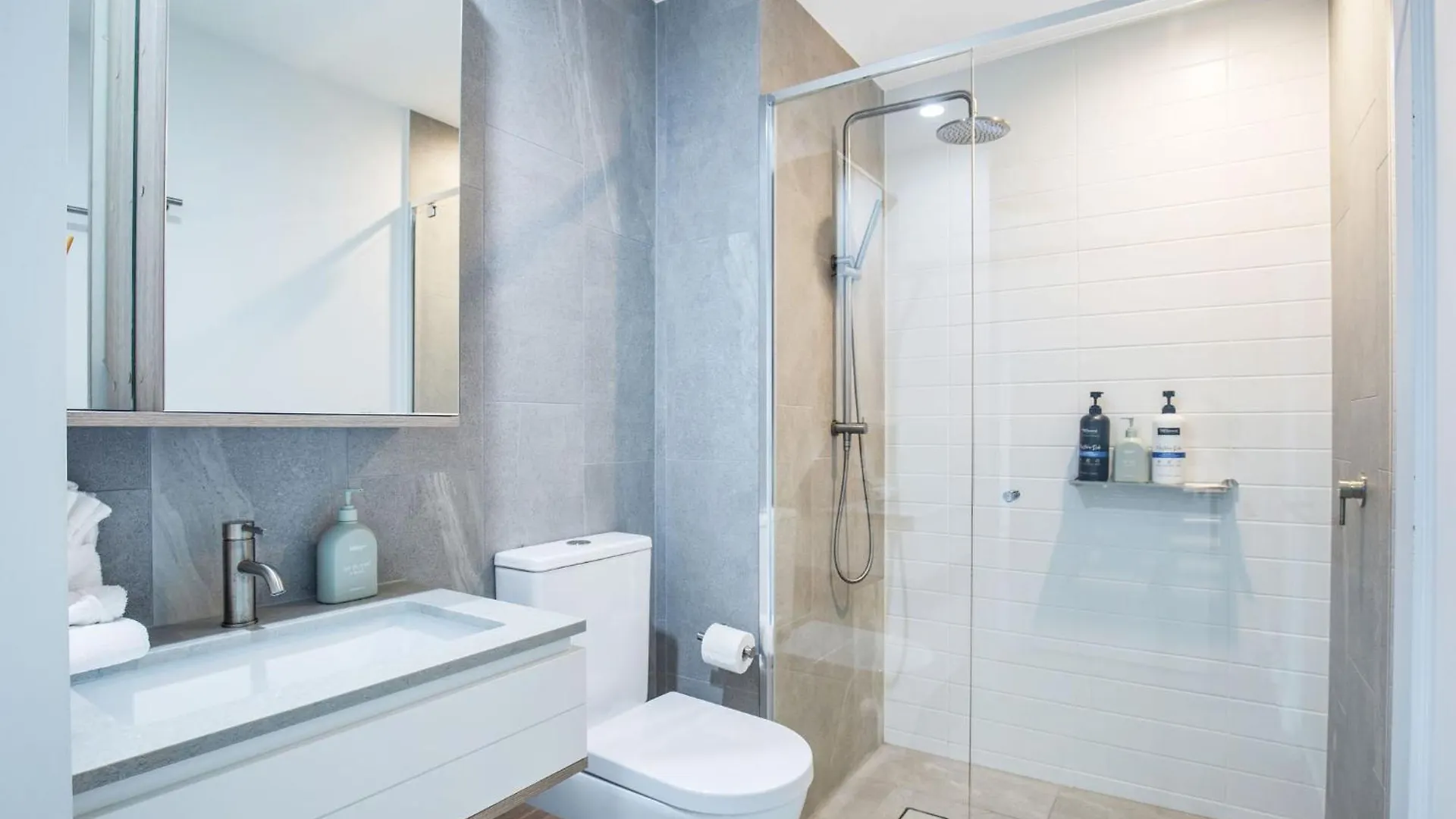 Signature Ocean Views 9th Floor 2 Bed 2 Bath Free Parking *