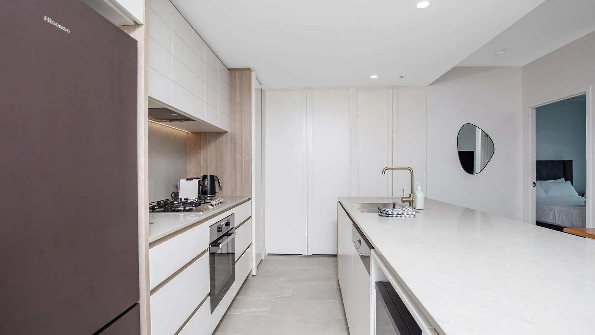 Signature Ocean Views 9th Floor 2 Bed 2 Bath Free Parking