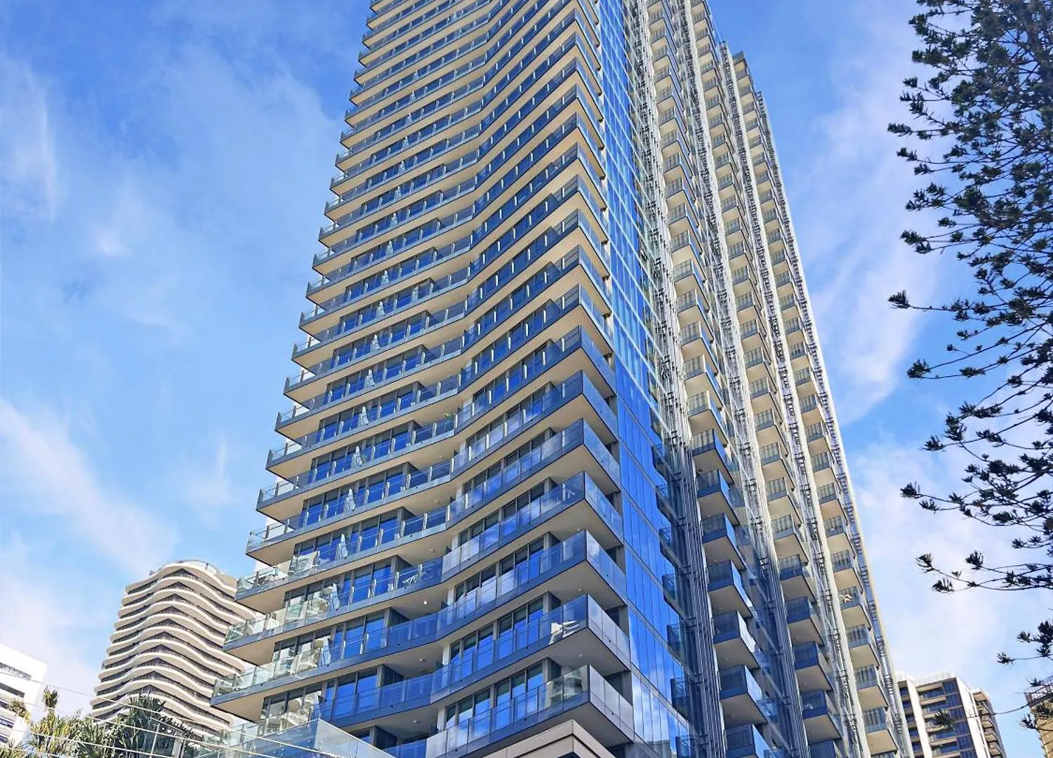 Signature Ocean Views 9th Floor 2 Bed 2 Bath Free Parking Apartment