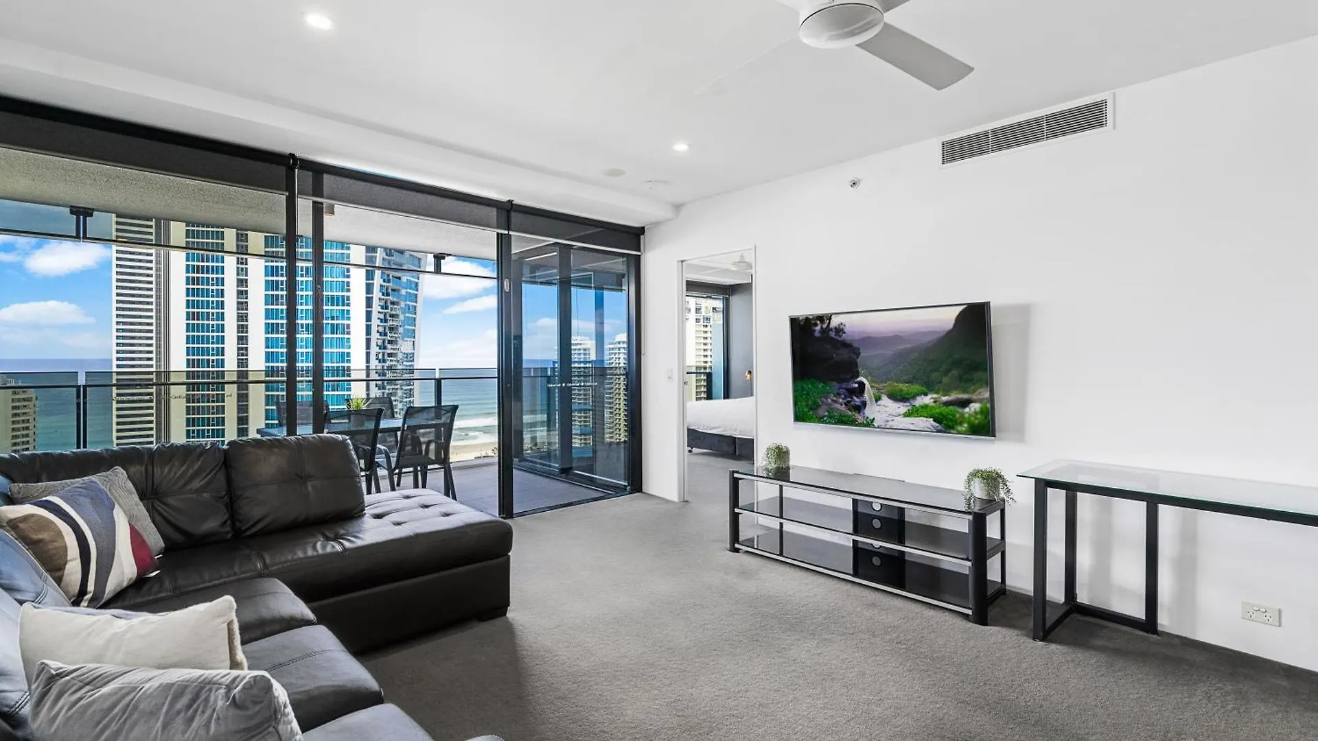 Converted Two Bedroom At Circle On Cavill - Self Contained, Privately Managed - Wow Apartment