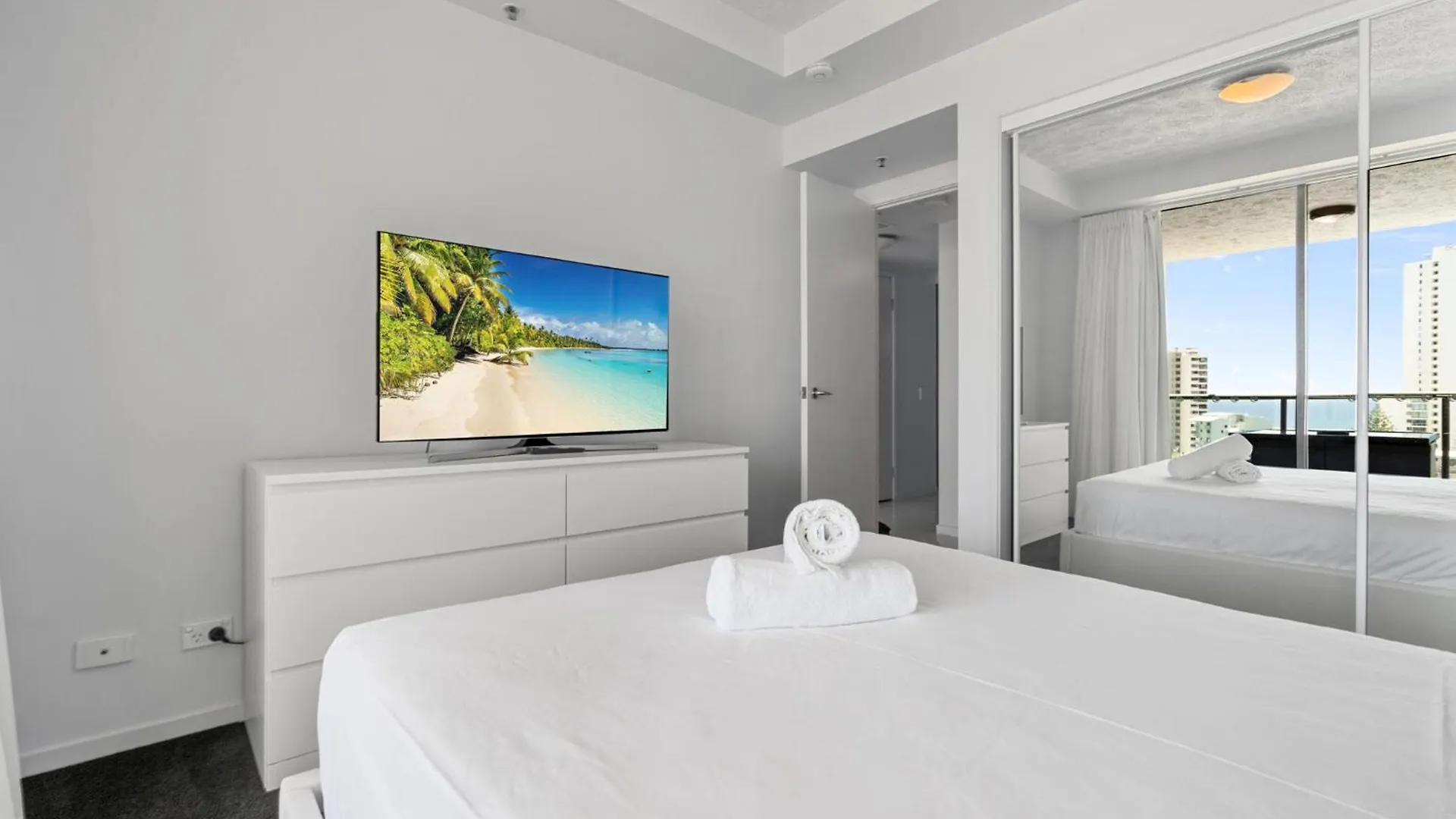 Oceanique - Ocean View 2bdr Parking Netflix Pool Apartment *