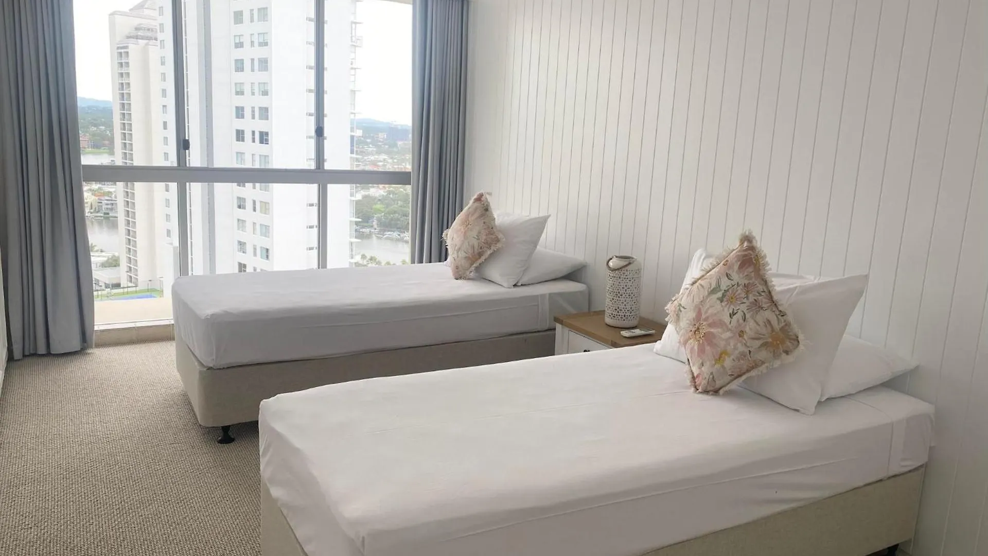 Aparthotel Hi Surf Beachfront