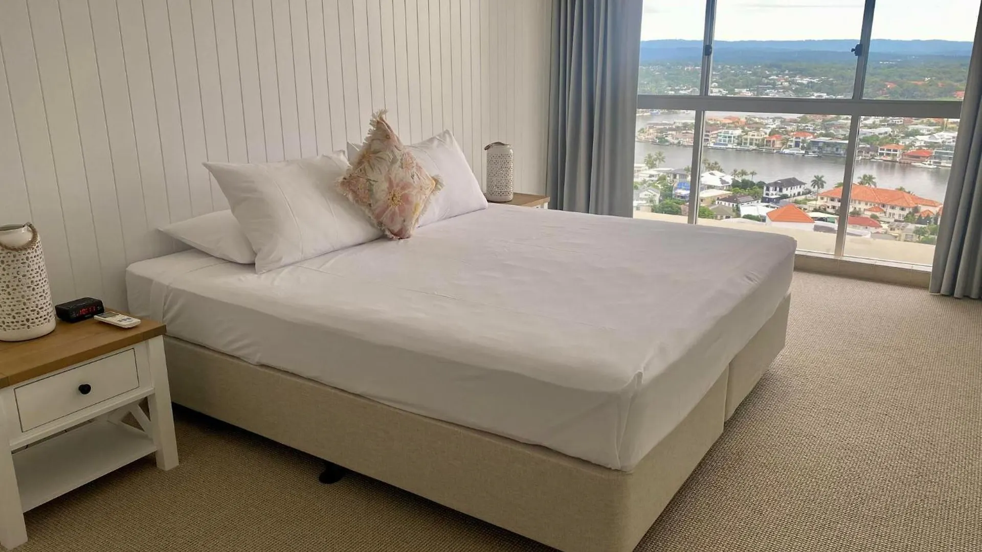 Hi Surf Beachfront Aparthotel 4*