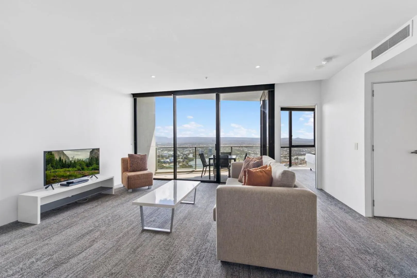 Circle On Cavill - Hosted By Coastal Letting