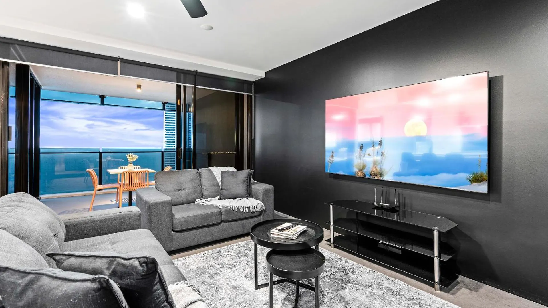 Three Bedroom Ocean View At Circle On Cavill - One Free Parking! - Self Contained & Privately Managed - Wow *