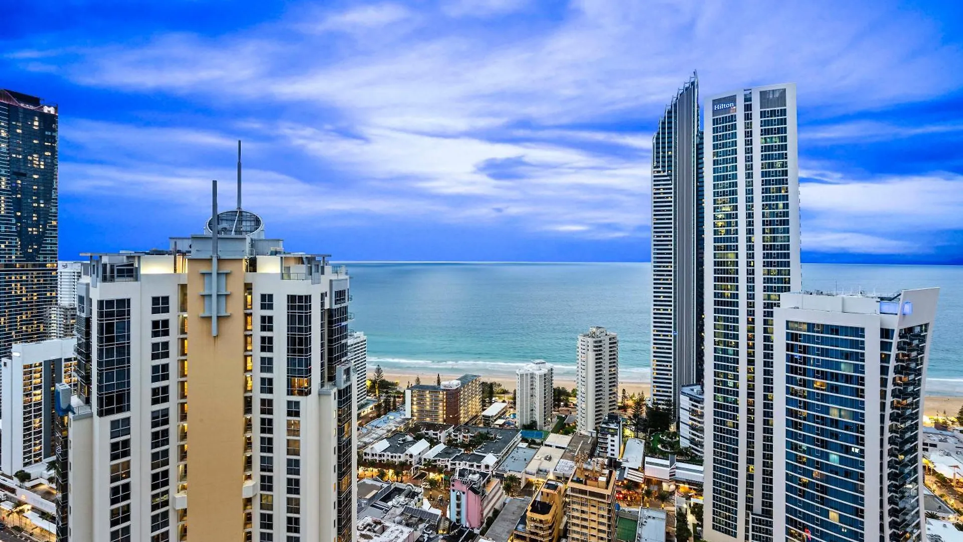 Three Bedroom Ocean View At Circle On Cavill - One Free Parking! - Self Contained & Privately Managed - Wow *