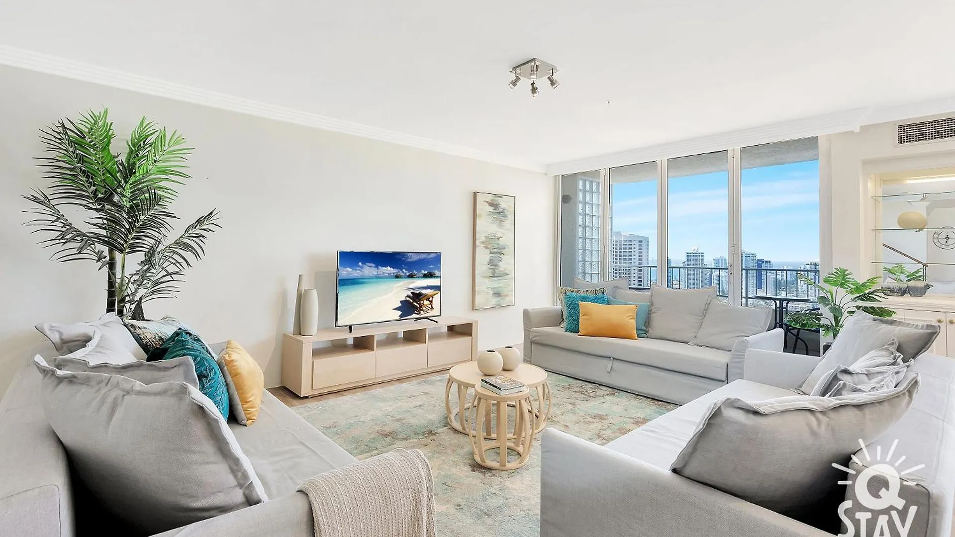 Apartment 3 Bedroom Penthouse With Private Pool - Q *