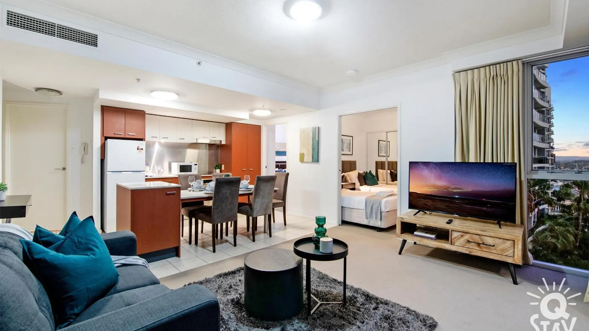 Apartment Kids Free In Hinterland View 2 Bedroom 1 Bathroom At Chevron Renaissance- Q *