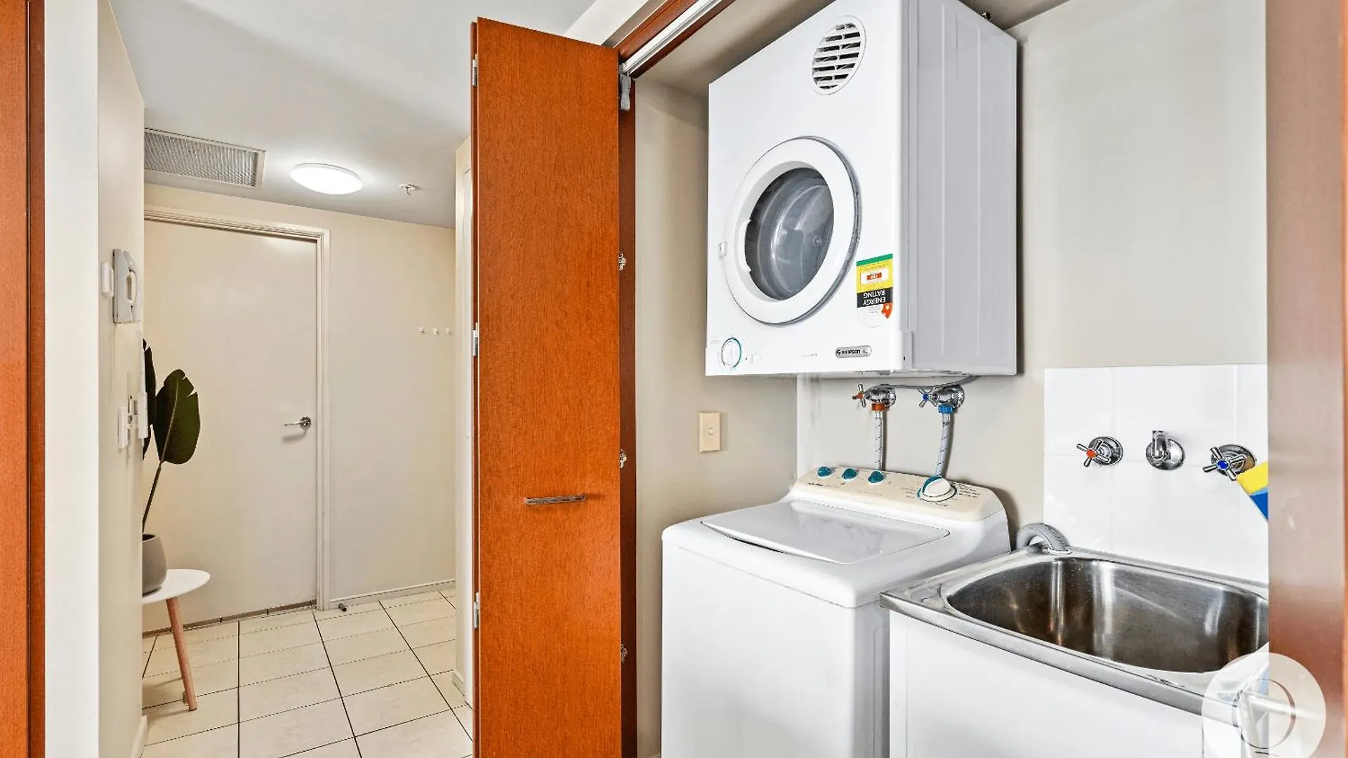Kids Free In Hinterland View 2 Bedroom 1 Bathroom At Chevron Renaissance- Q Apartment Gold Coast