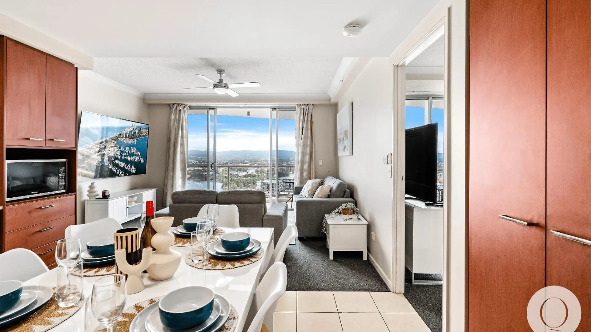 Apartment Kids Free In Hinterland View 2 Bedroom 1 Bathroom At Chevron Renaissance- Q *