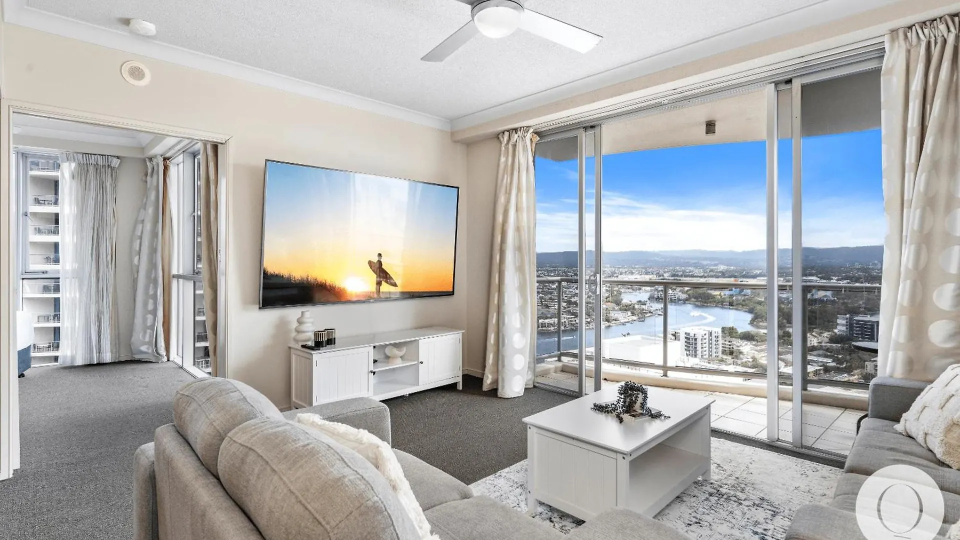 Kids Free In Hinterland View 2 Bedroom 1 Bathroom At Chevron Renaissance- Q Apartment *