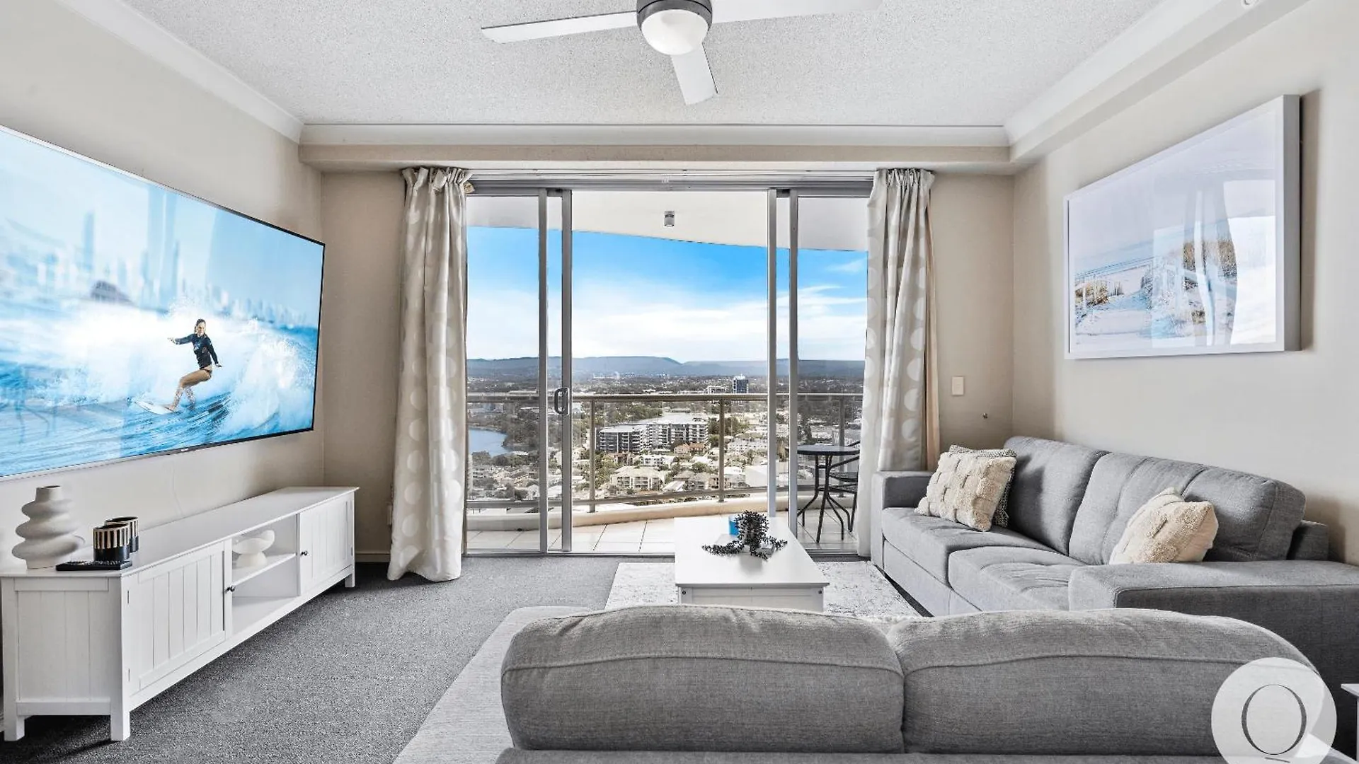 Kids Free In Hinterland View 2 Bedroom 1 Bathroom At Chevron Renaissance- Q Gold Coast